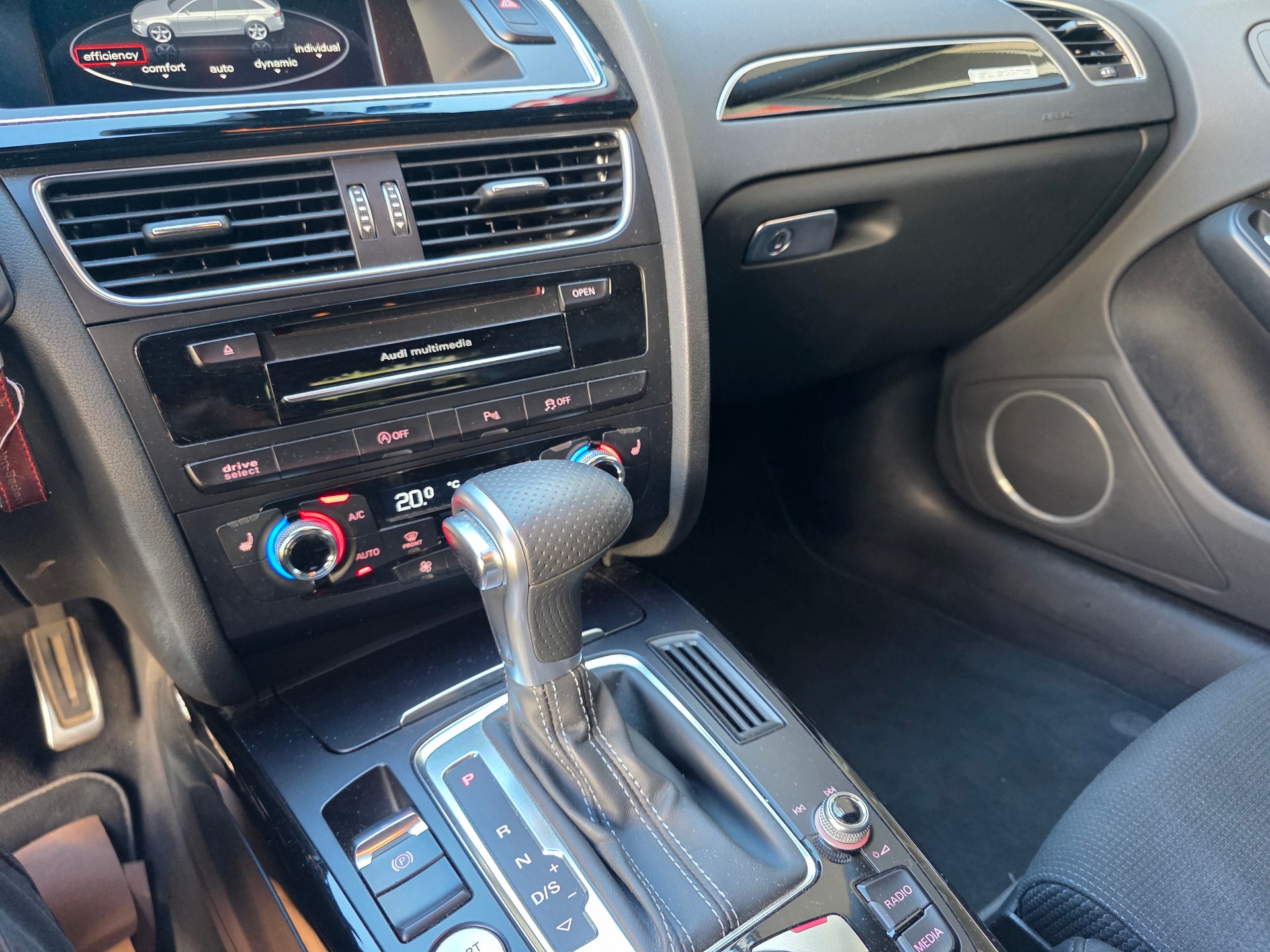 AUDI A4 Avant 3.0 TDI clean diesel quattro s-tronic-image-17