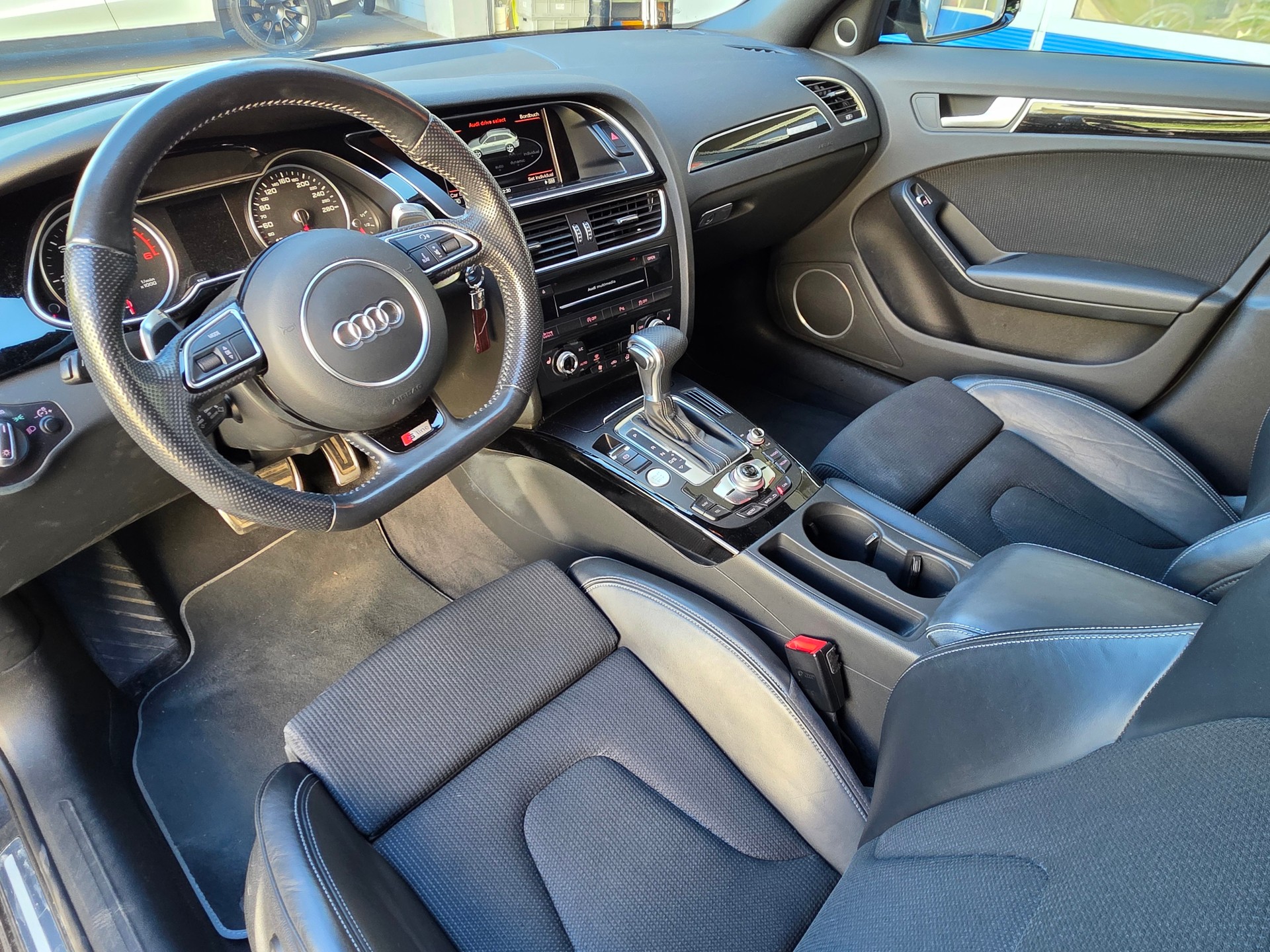 AUDI A4 Avant 3.0 TDI clean diesel quattro s-tronic-image-14