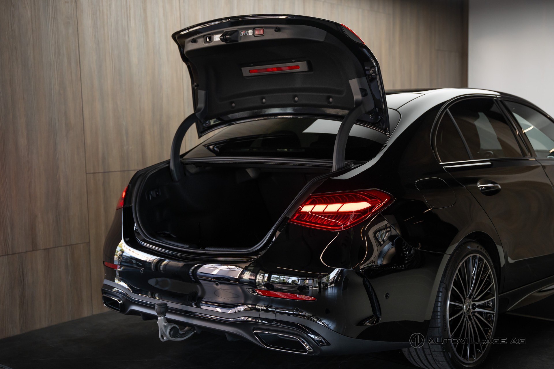 MERCEDES-BENZ C 220 d 4 Matic-image-13