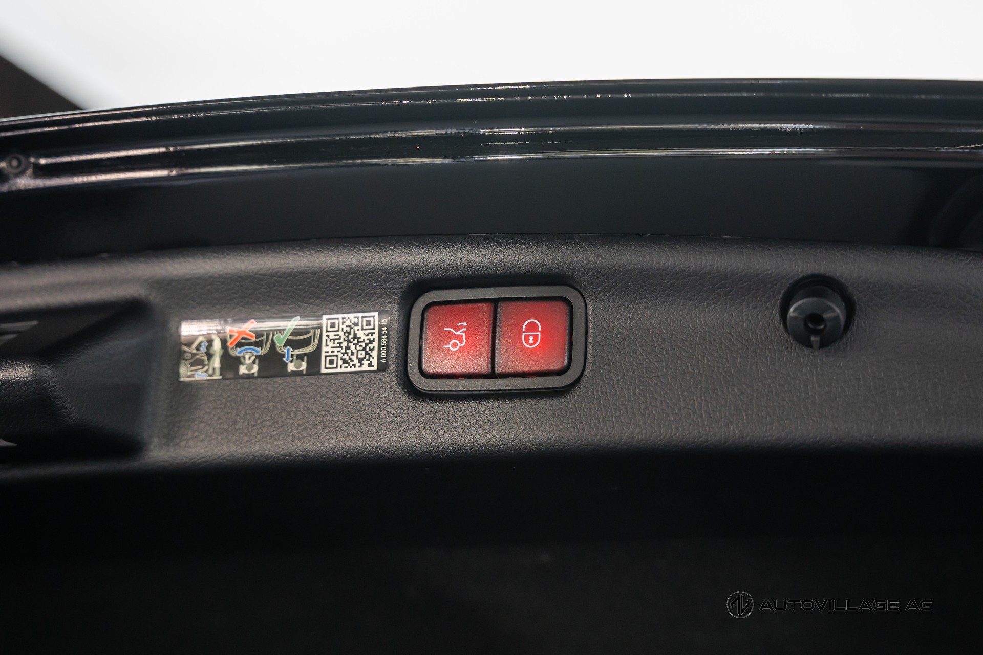 MERCEDES-BENZ C 220 d 4 Matic-image-12
