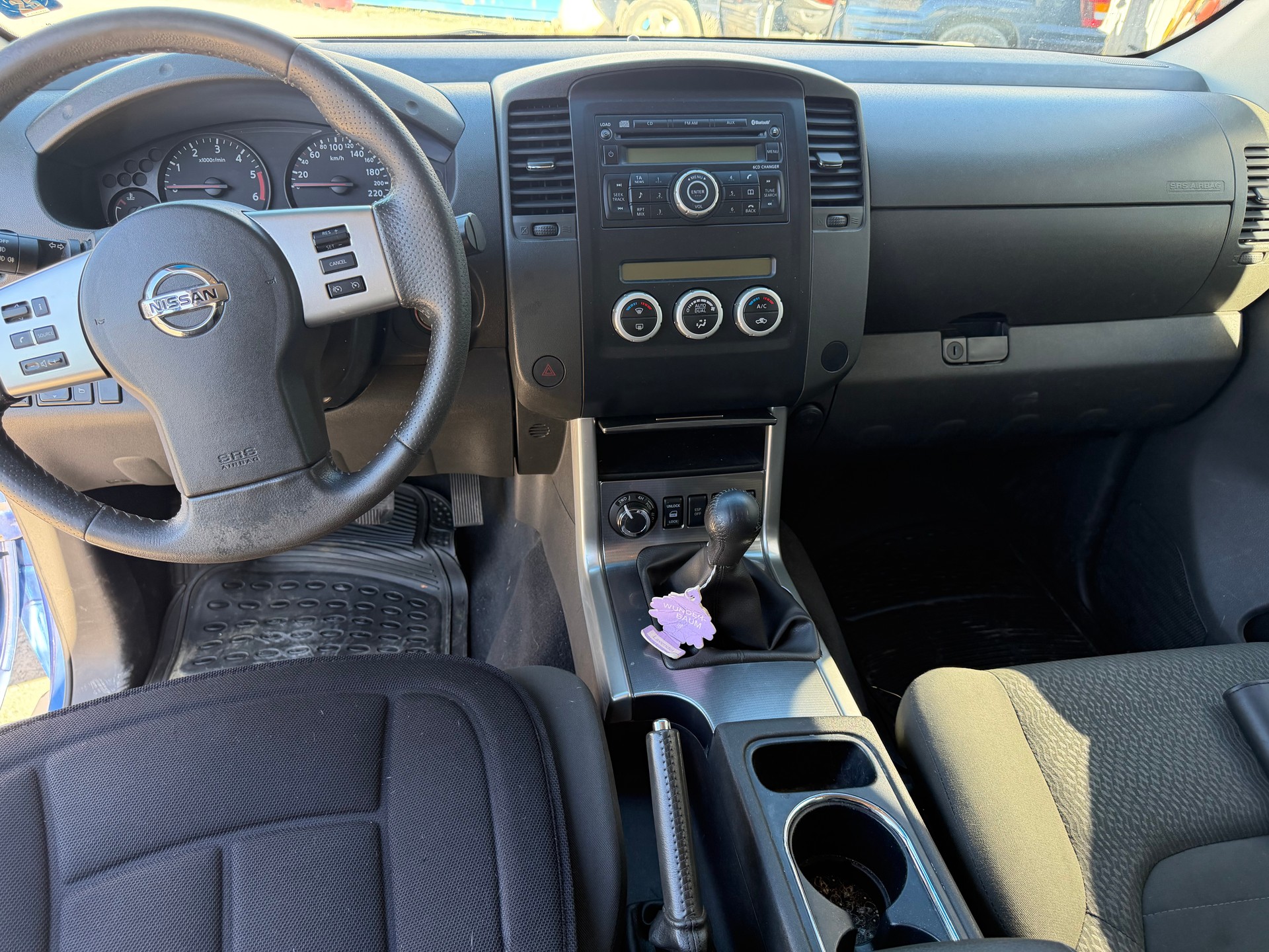 NISSAN Navara King Cab SE 2.5 dCi 4WD-image-13