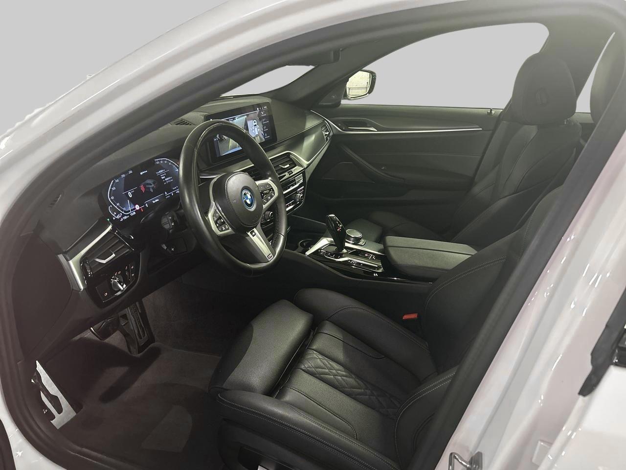 BMW 530e Touring xDrive M Sport-image-15
