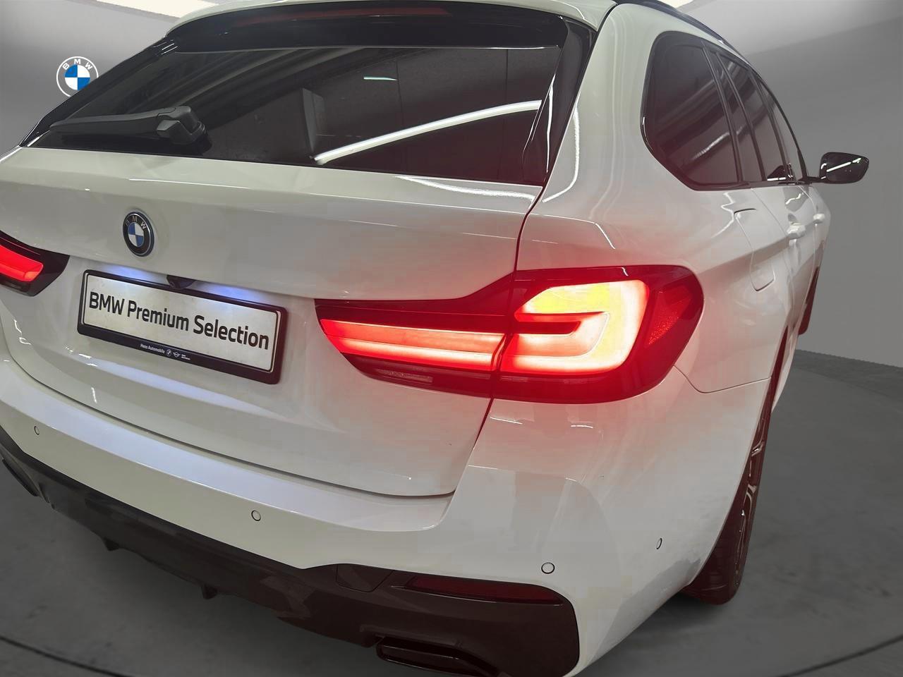 BMW 530e Touring xDrive M Sport-image-13