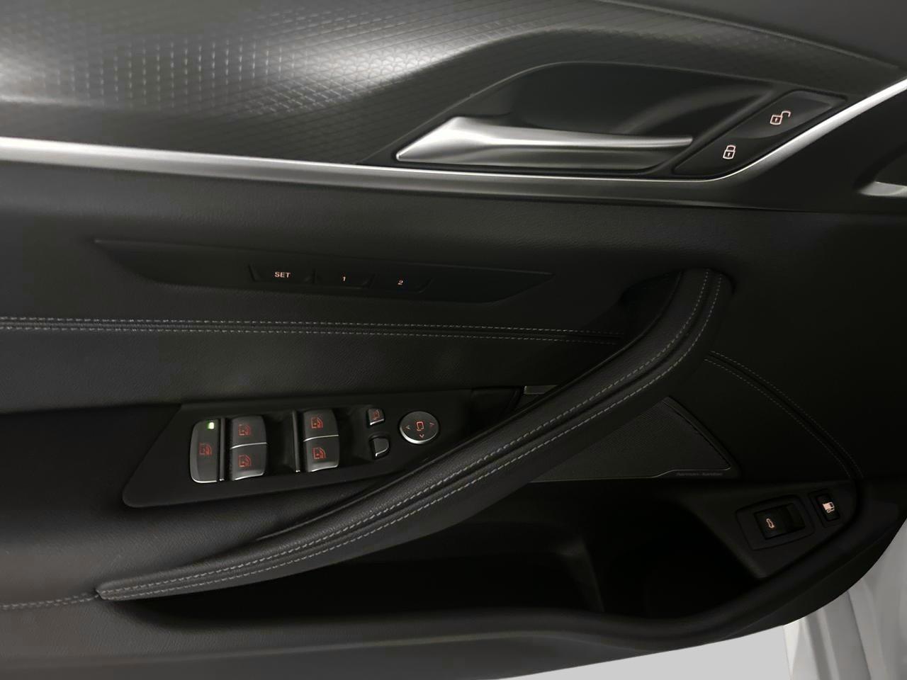 BMW 530e Touring xDrive M Sport-image-26