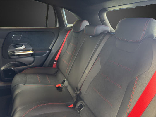 MERCEDES-BENZ GLA AMG 35 4Matic 8G-DCT-image-10