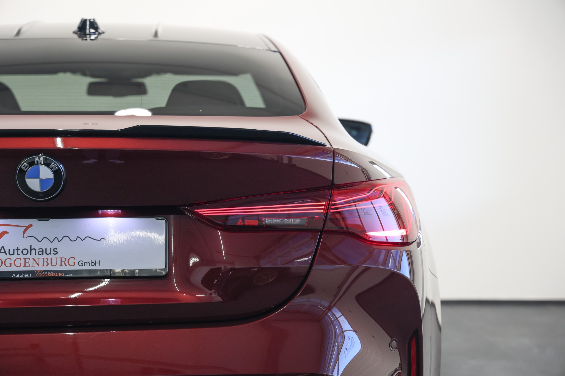 BMW M4 Coupé Competition LCI *Aventurin Rot Lackierung*BMW Werksgarantie bis 03.2029*-image-14