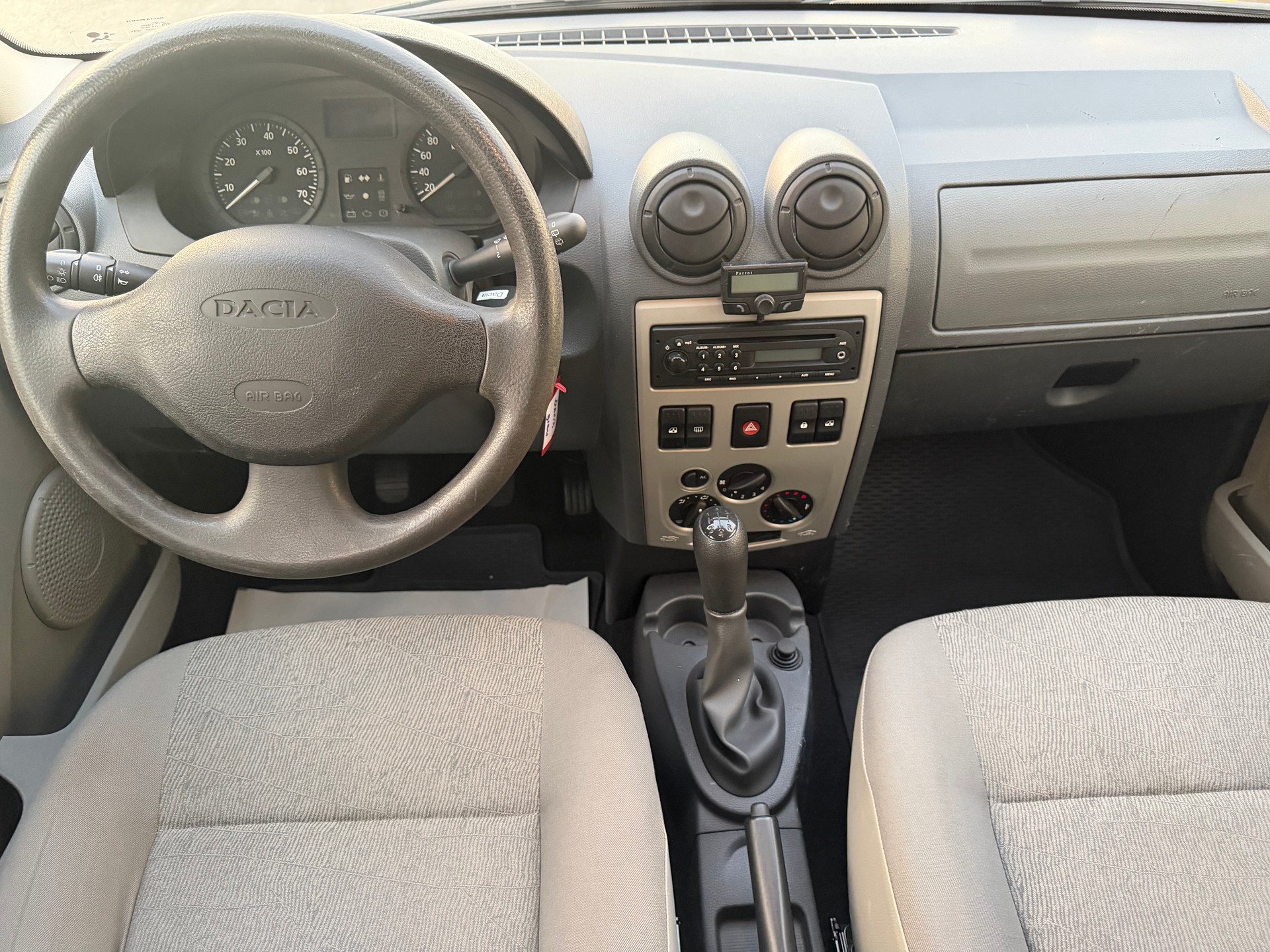 DACIA Logan 1.6 Ambiance-image-9