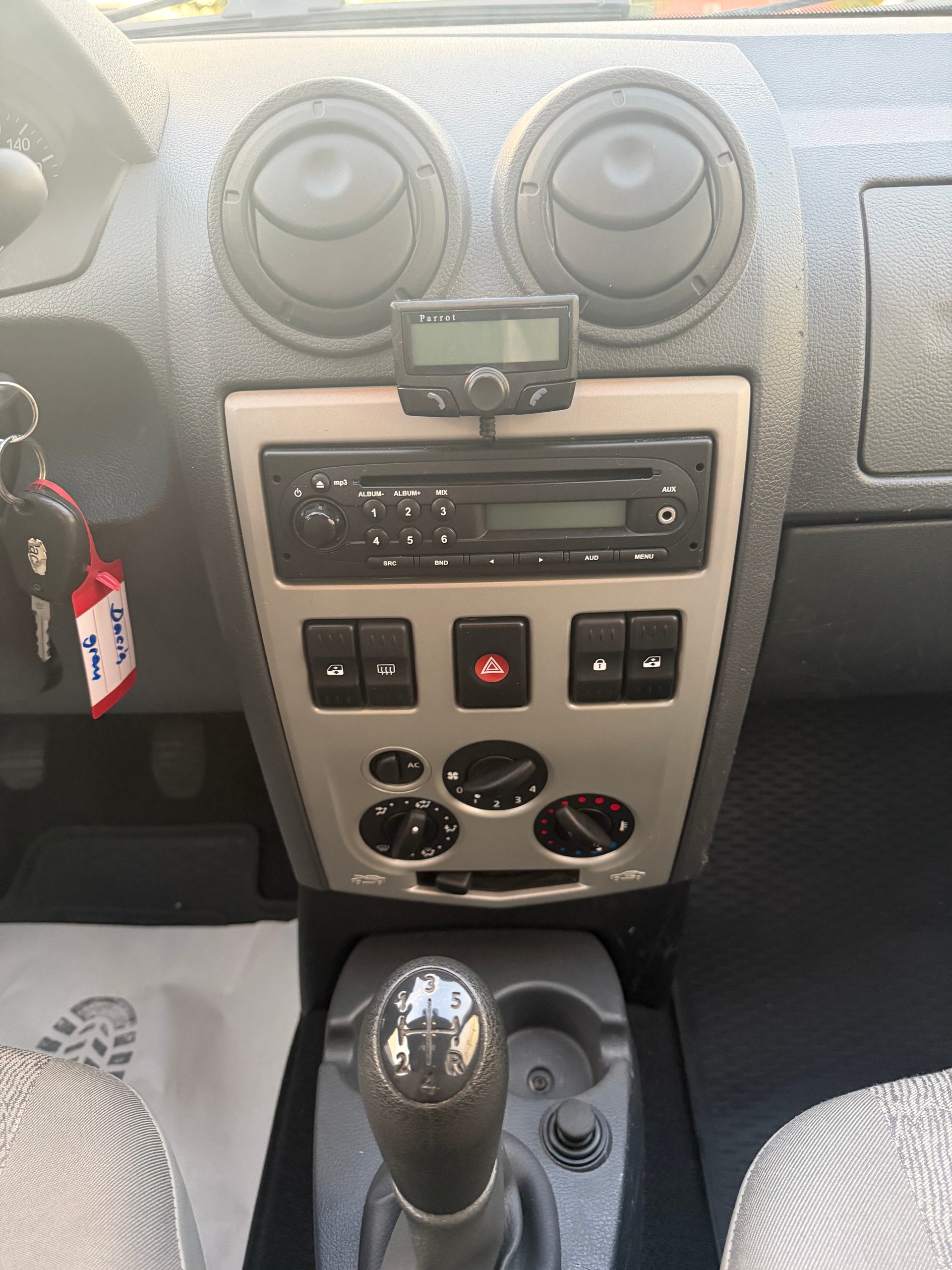 DACIA Logan 1.6 Ambiance-image-10