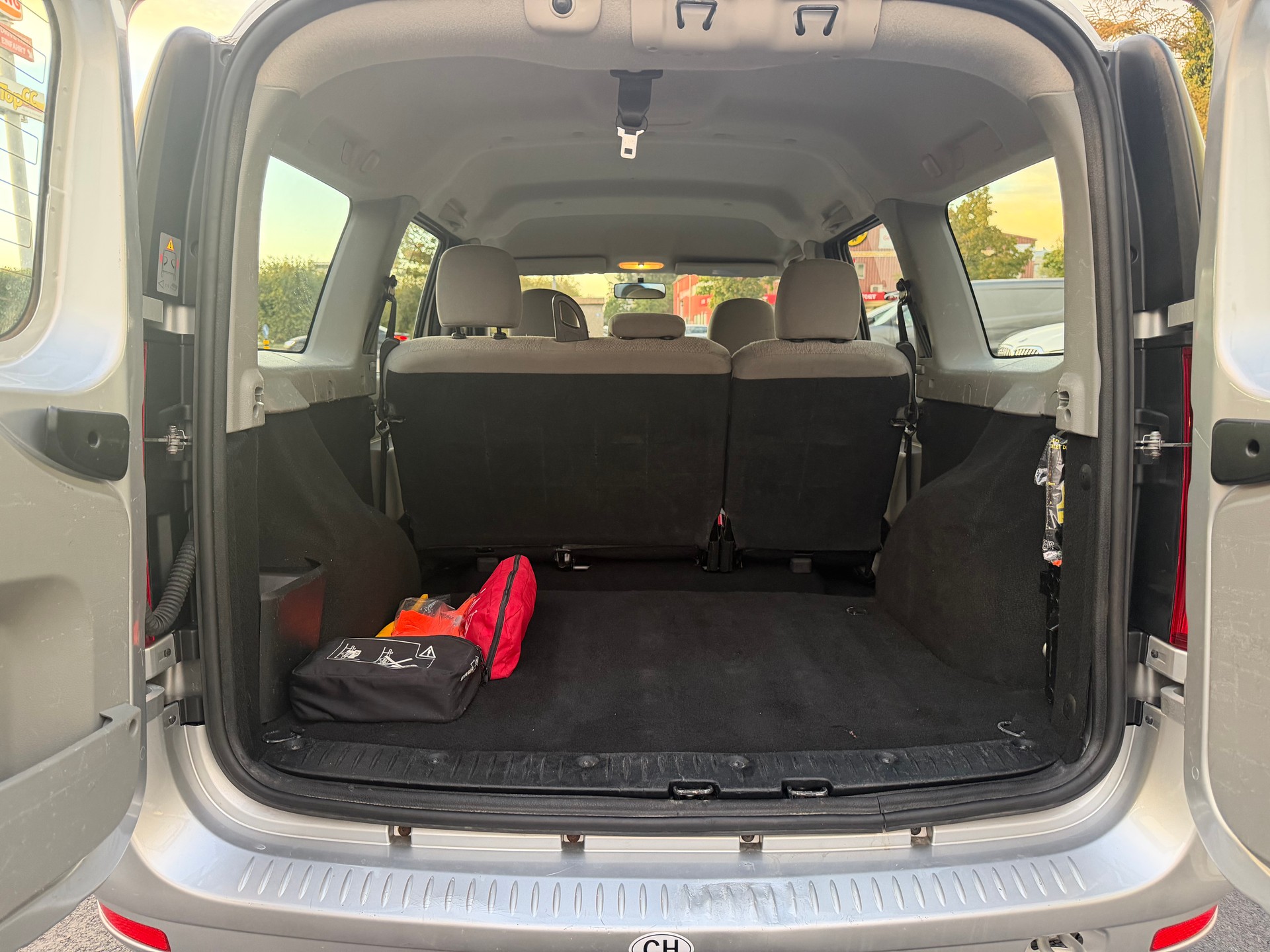 DACIA Logan 1.6 Ambiance-image-11