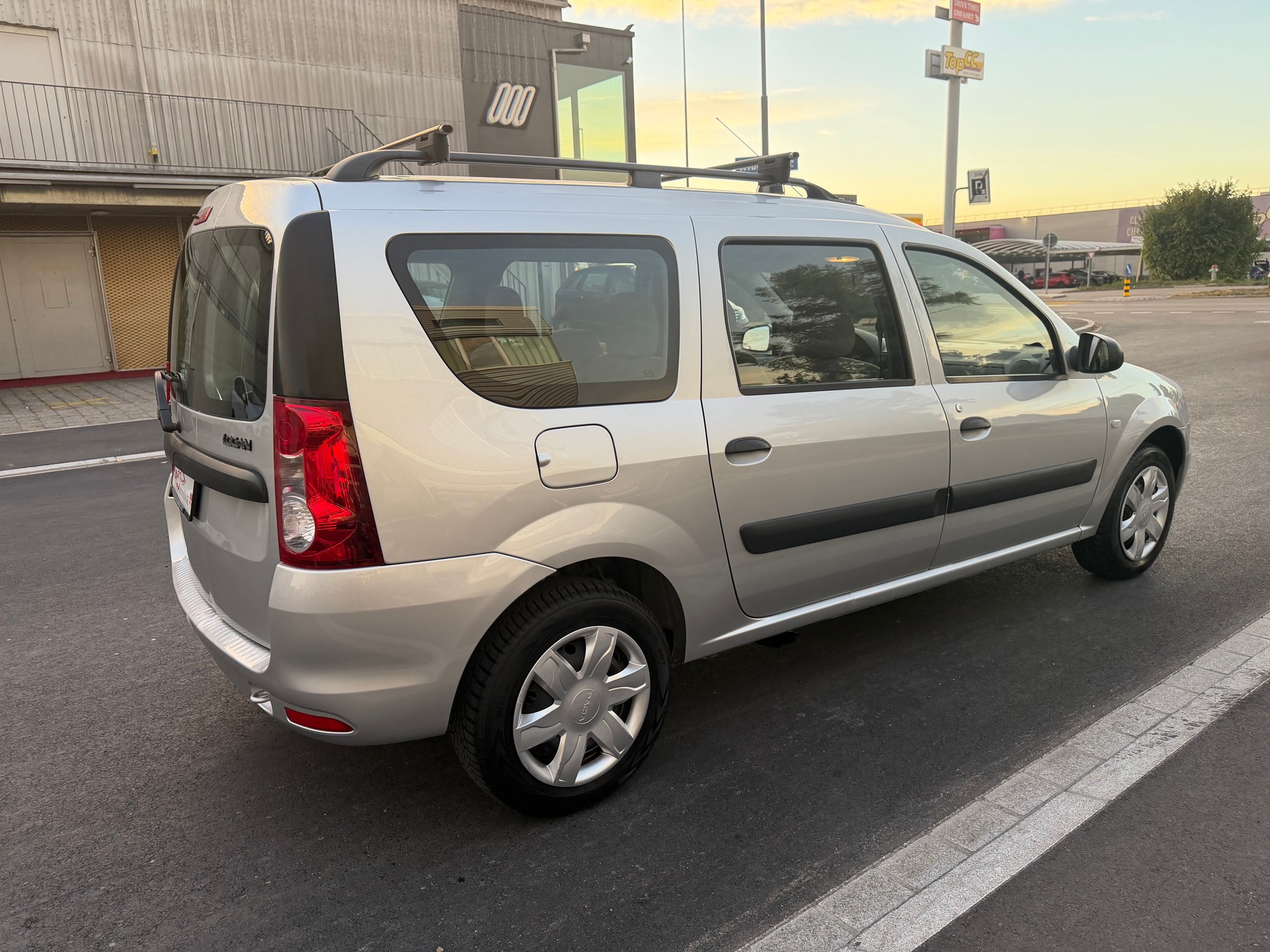 DACIA Logan 1.6 Ambiance-image-4