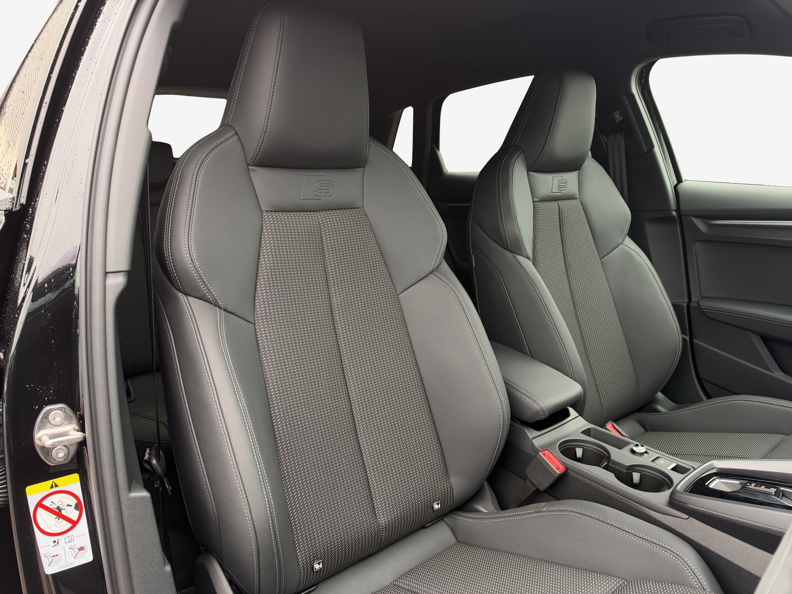 AUDI A3 Sportback TFSI 110 kW S line Attraction S tronic-image-14