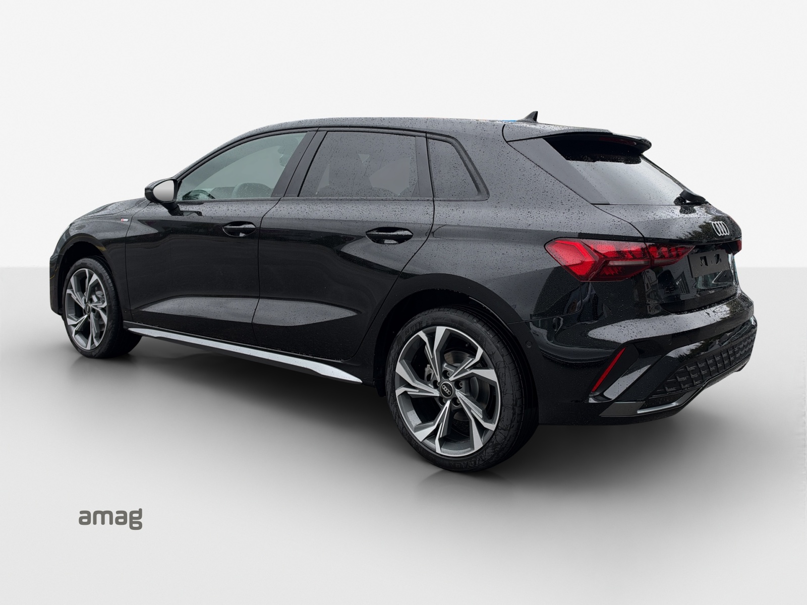 AUDI A3 Sportback TFSI 110 kW S line Attraction S tronic-image-2