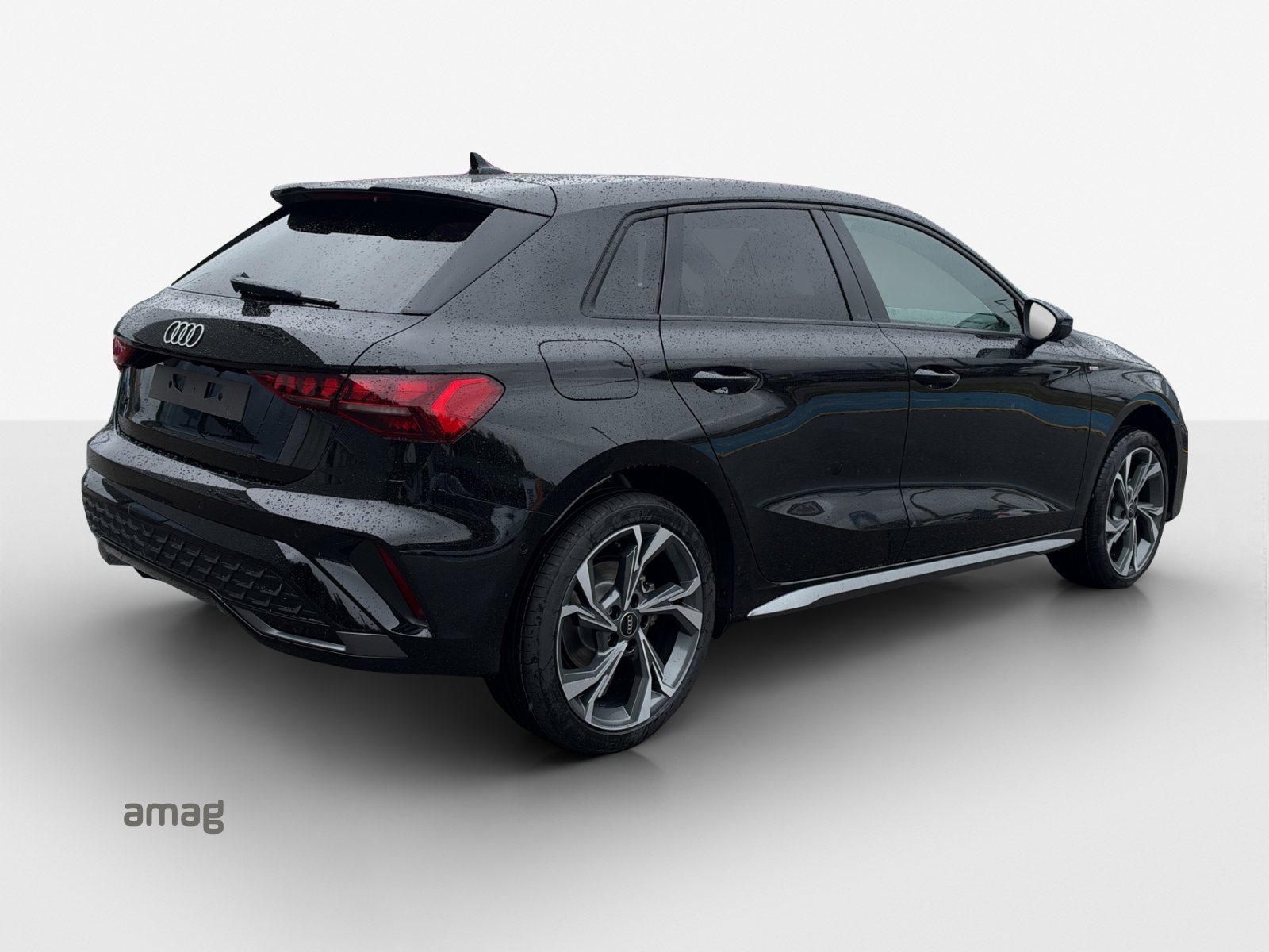 AUDI A3 Sportback TFSI 110 kW S line Attraction S tronic-image-4