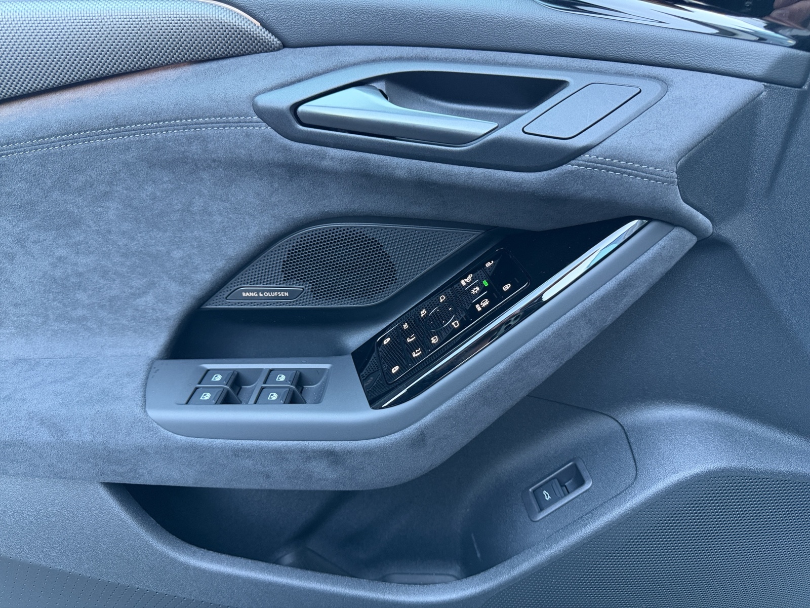 AUDI A6 Avant e-tron quattro-image-8