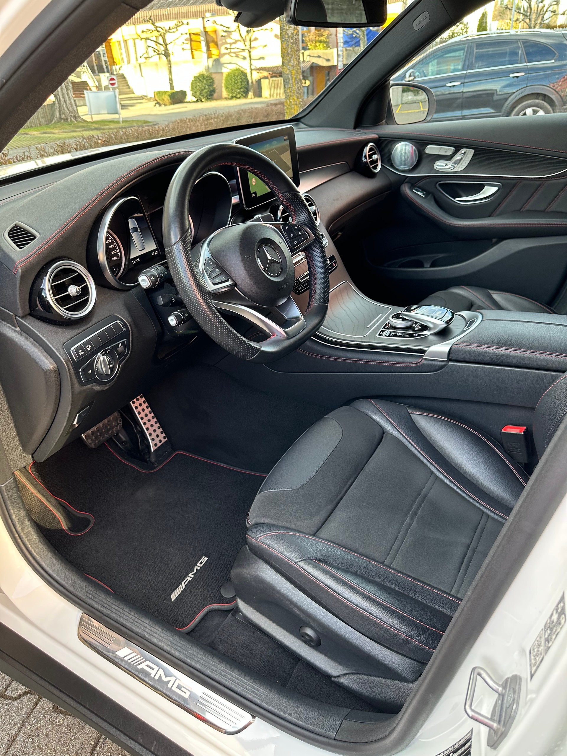 MERCEDES-BENZ GLC 43 AMG 4m-image-5