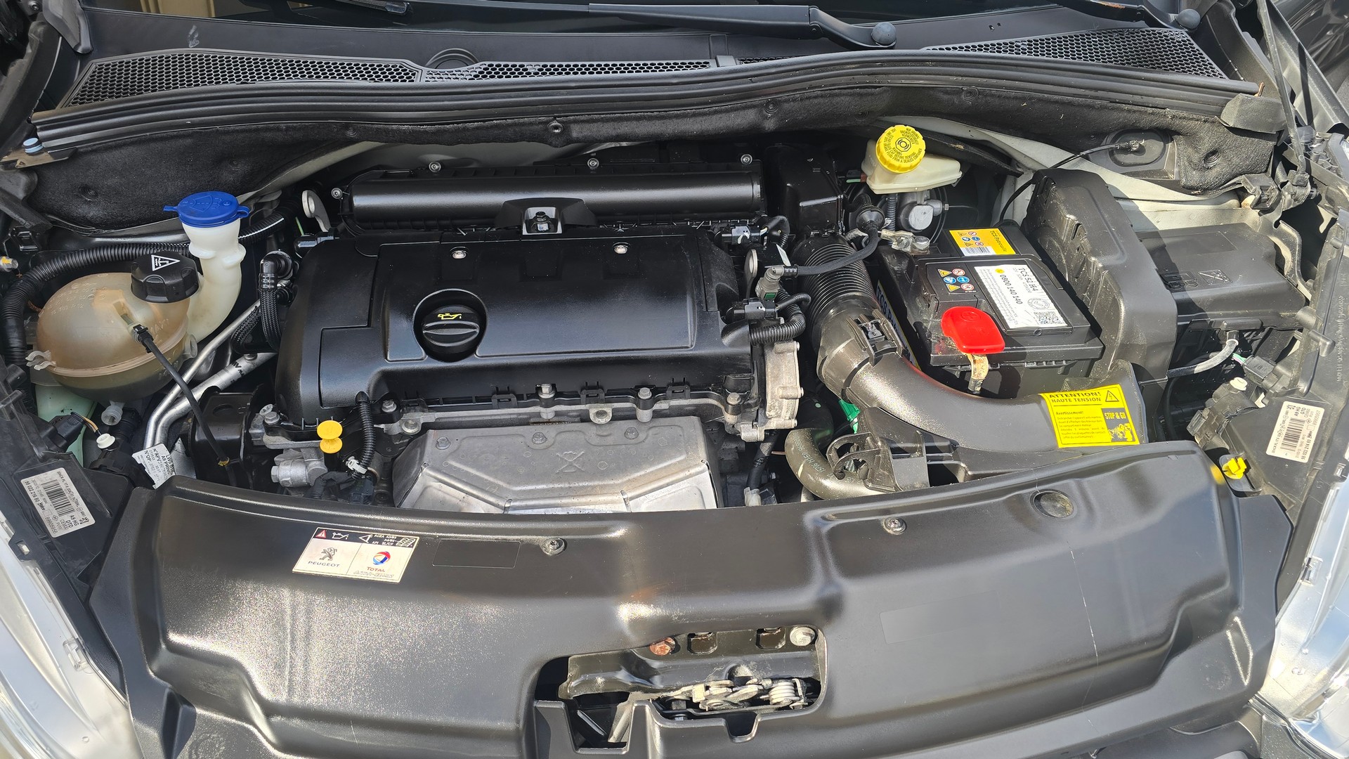 PEUGEOT 208 1.6 VTI Allure-image-9