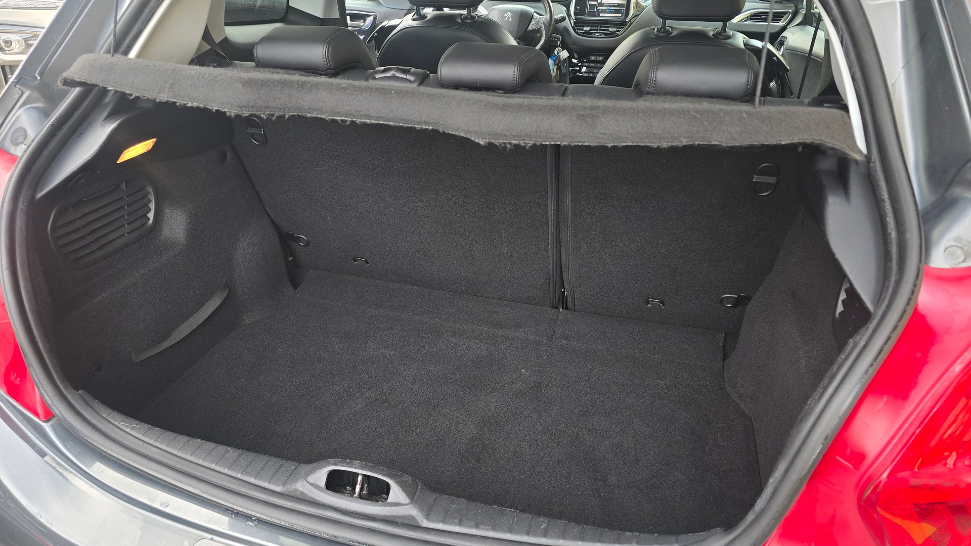 PEUGEOT 208 1.6 VTI Allure-image-13