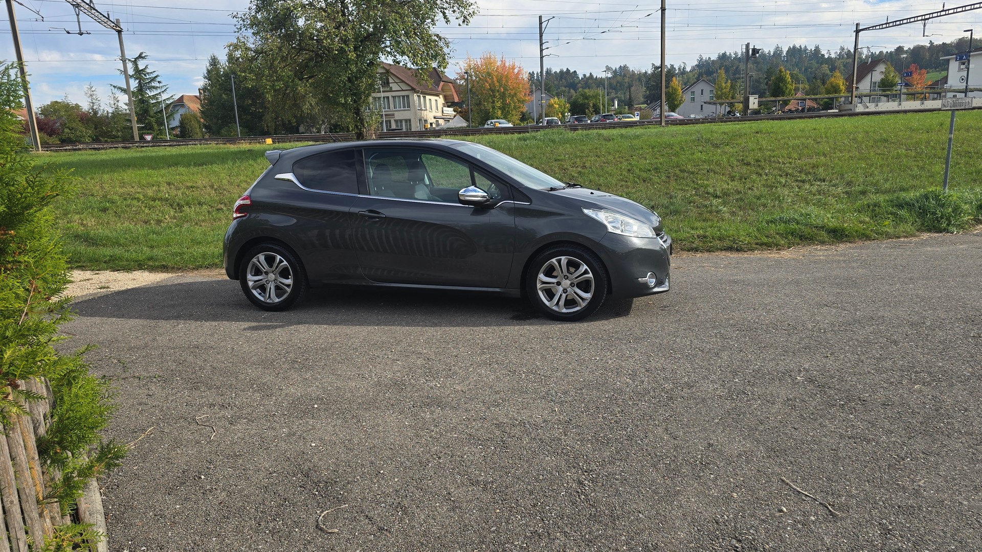 PEUGEOT 208 1.6 VTI Allure-image-11