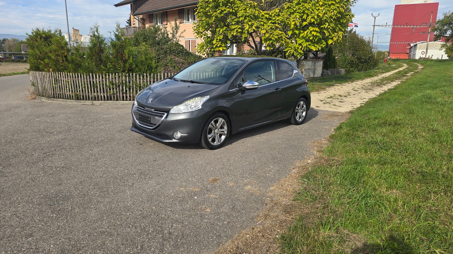 PEUGEOT 208 1.6 VTI Allure-showroom-element-1