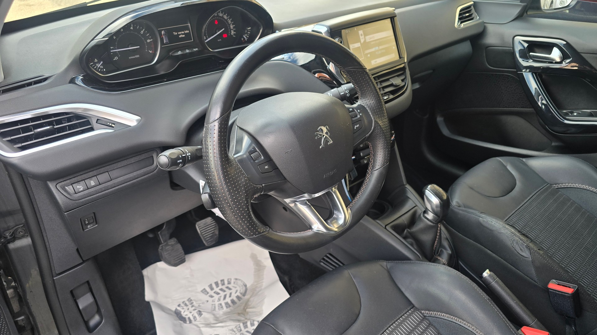 PEUGEOT 208 1.6 VTI Allure-image-4