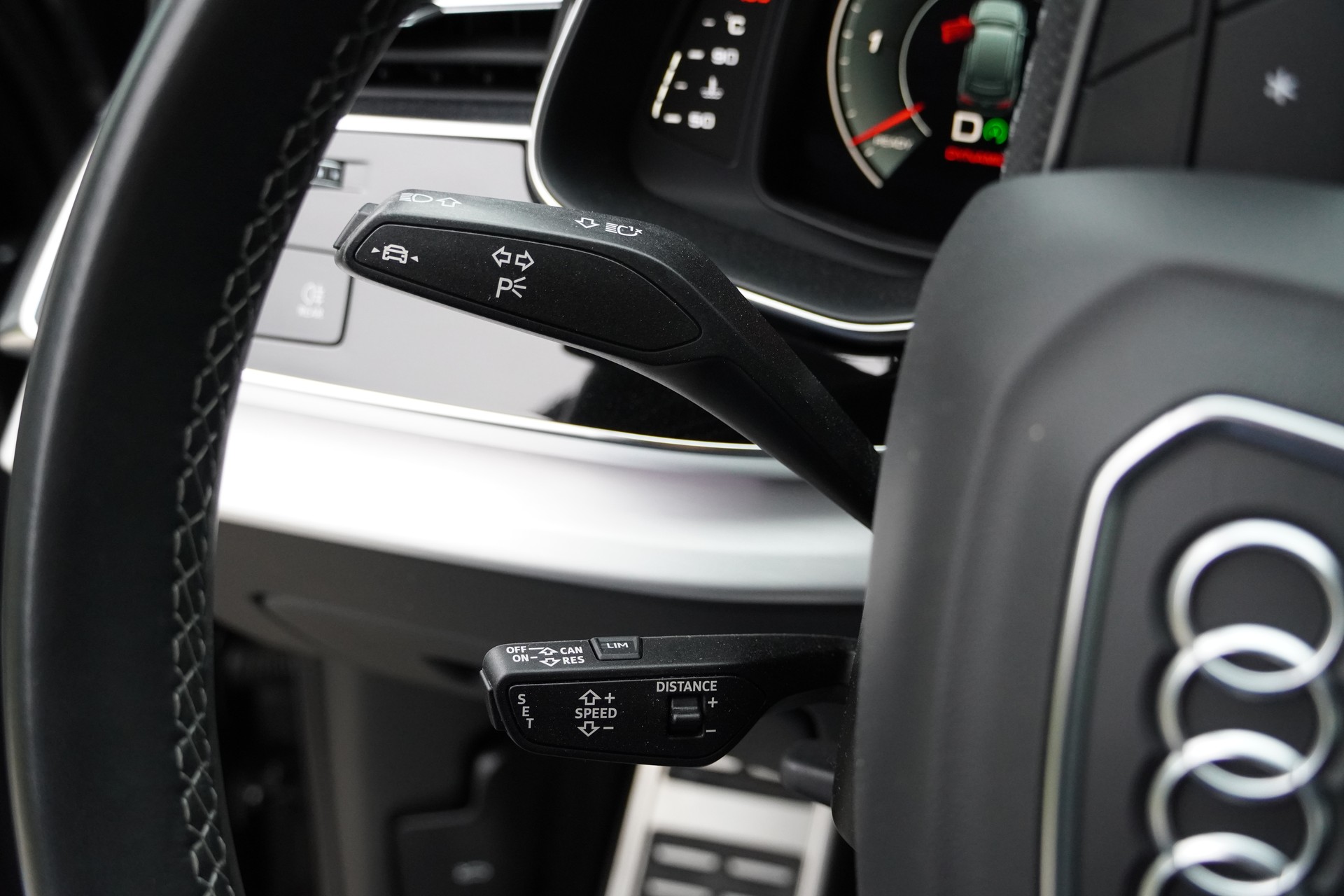 AUDI Q7 50 TDI quattro S Line tiptronic//7-Plätzer-image-9