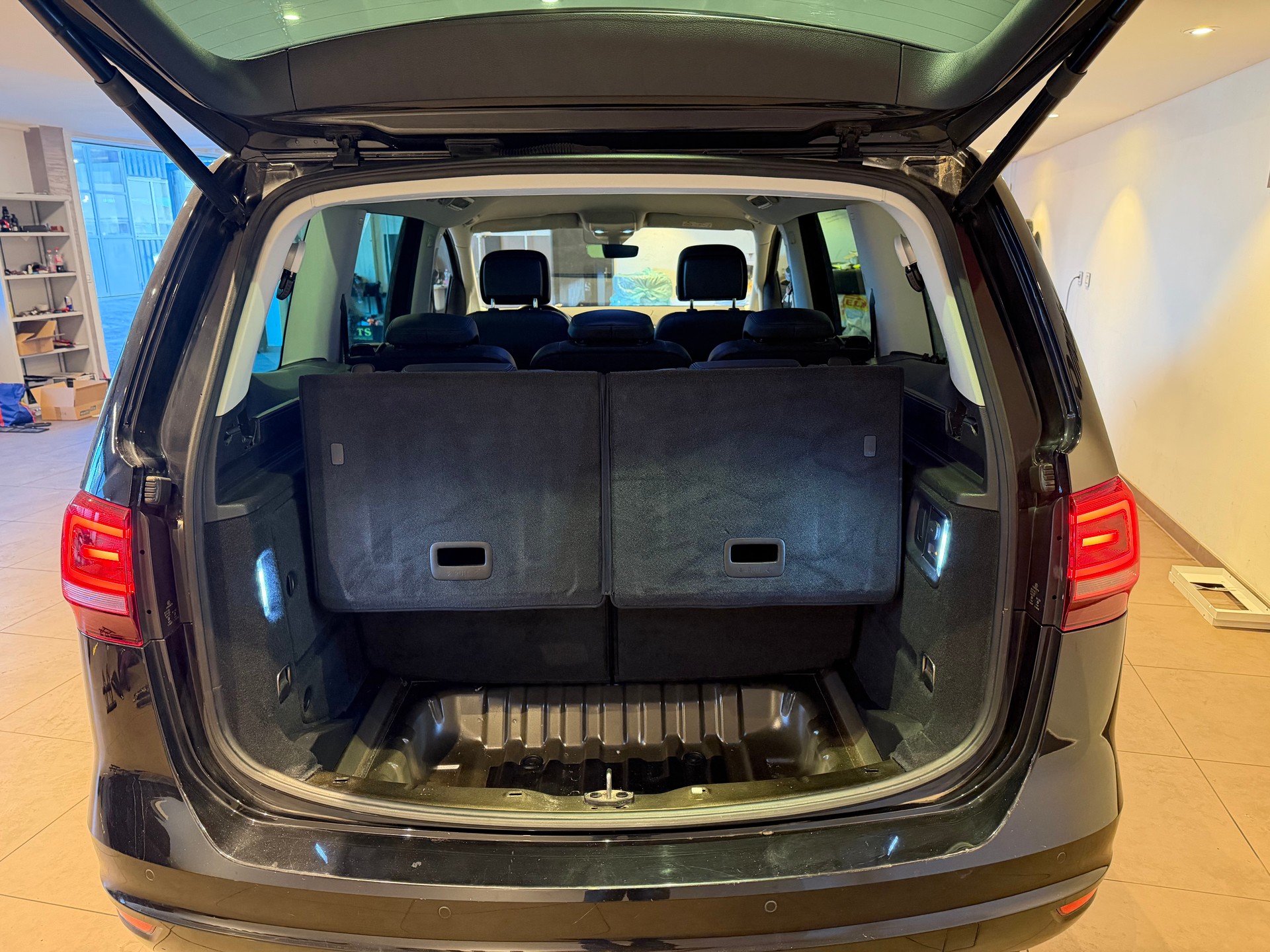 VW Sharan 2.0 TDI SCR Highline DSG 4m-image-5