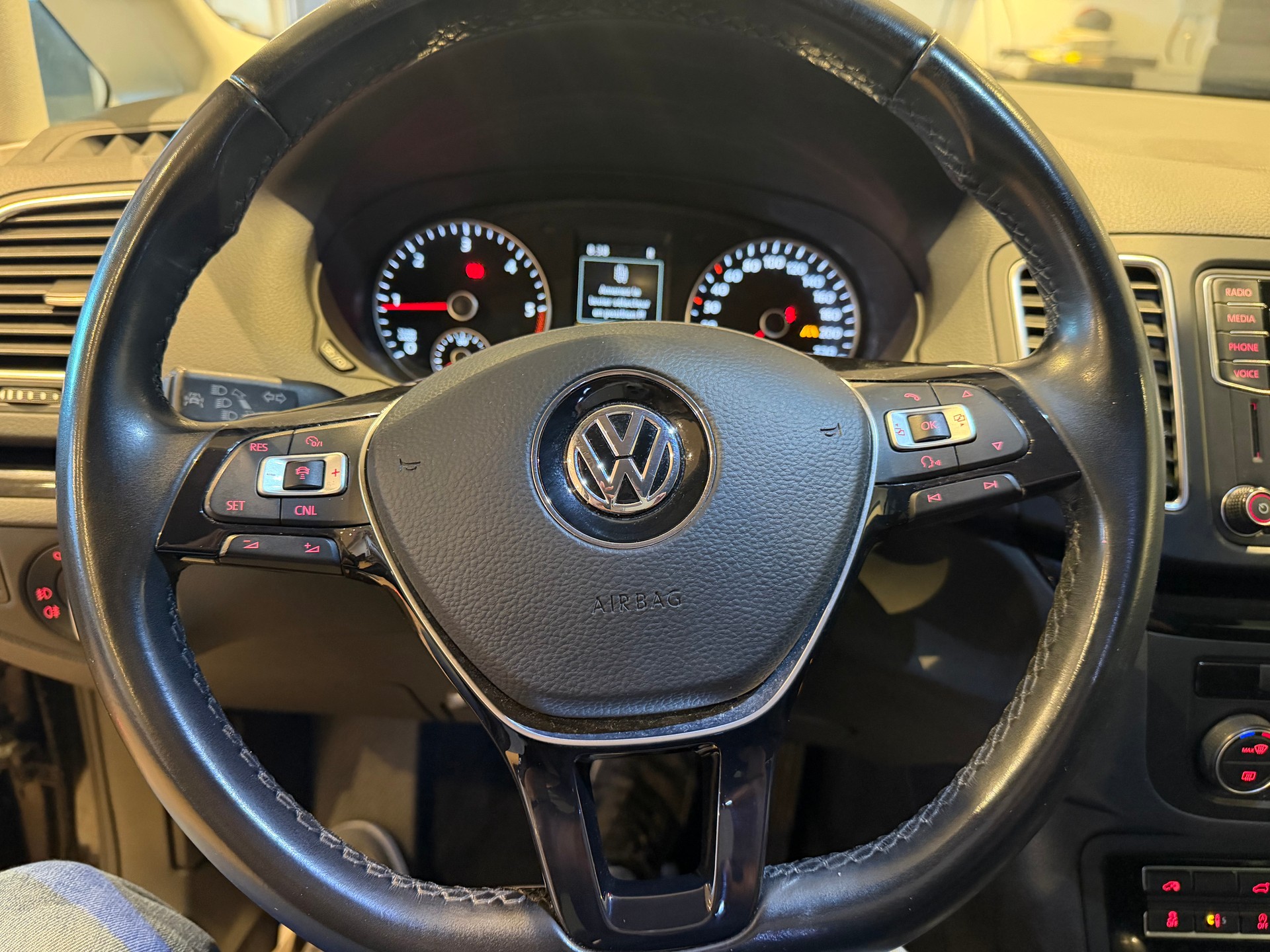 VW Sharan 2.0 TDI SCR Highline DSG 4m-image-18