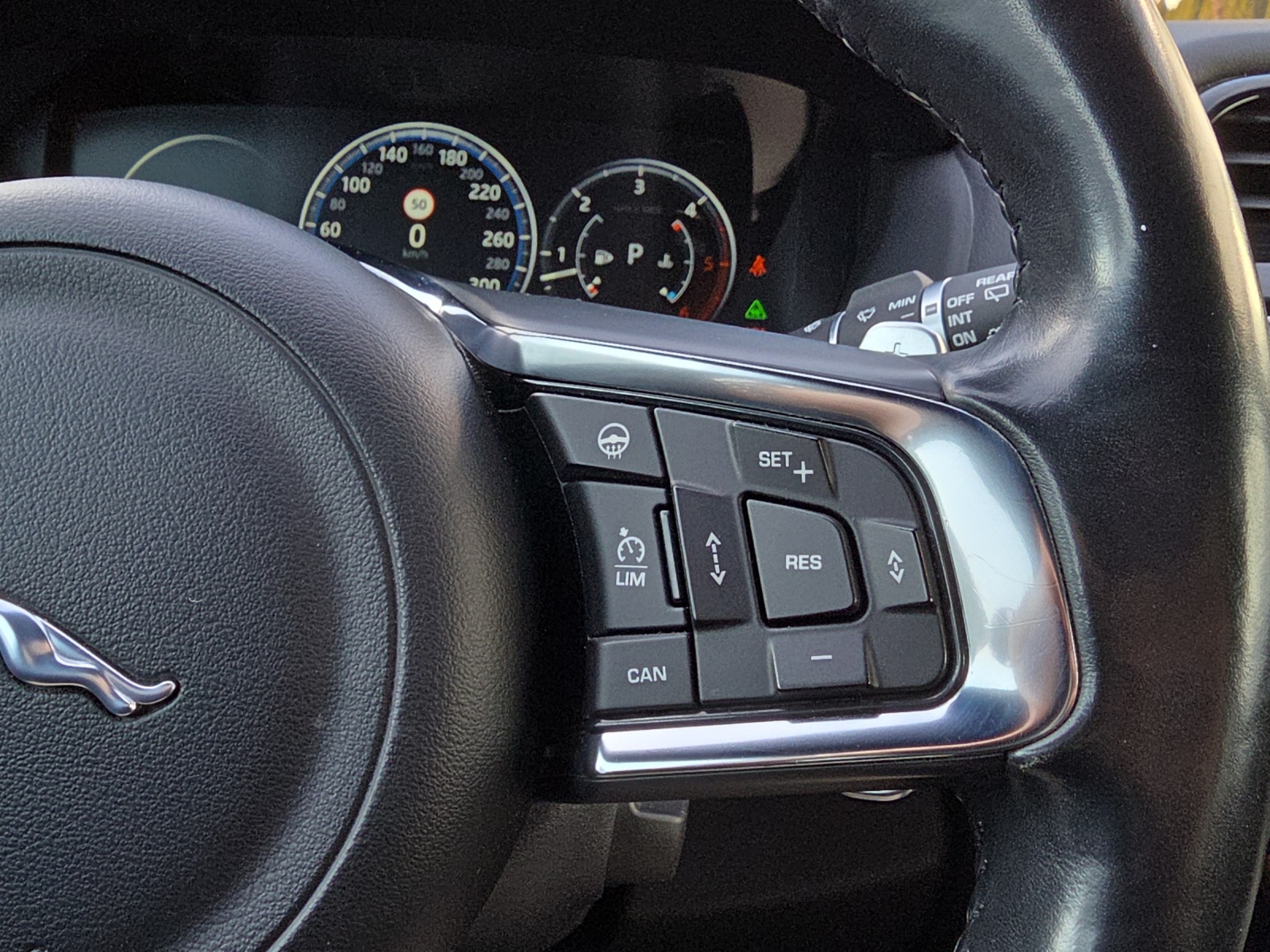 JAGUAR F-Pace 3.0 TD S AWD Automatik-image-13