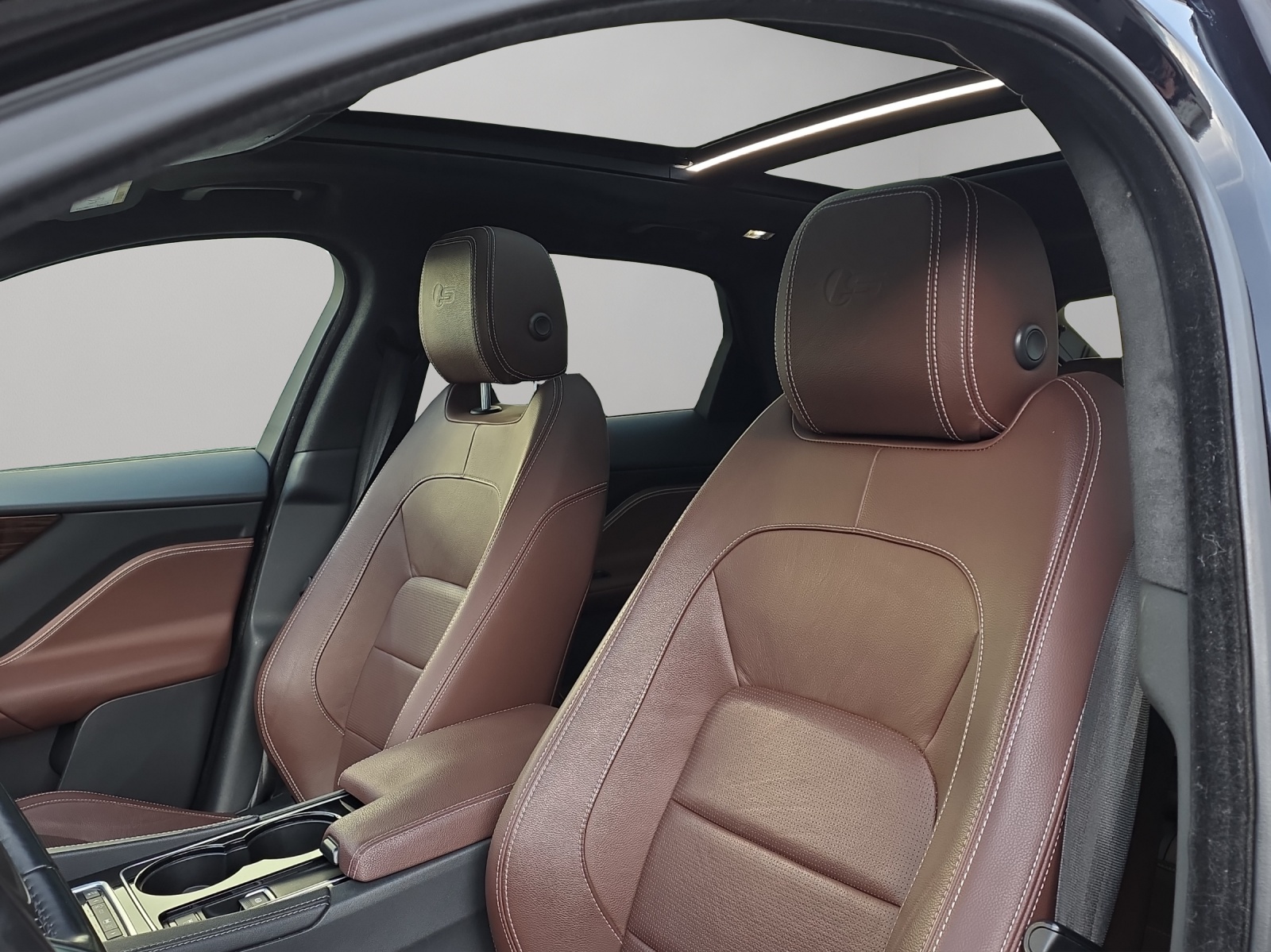 JAGUAR F-Pace 3.0 TD S AWD Automatik-image-7