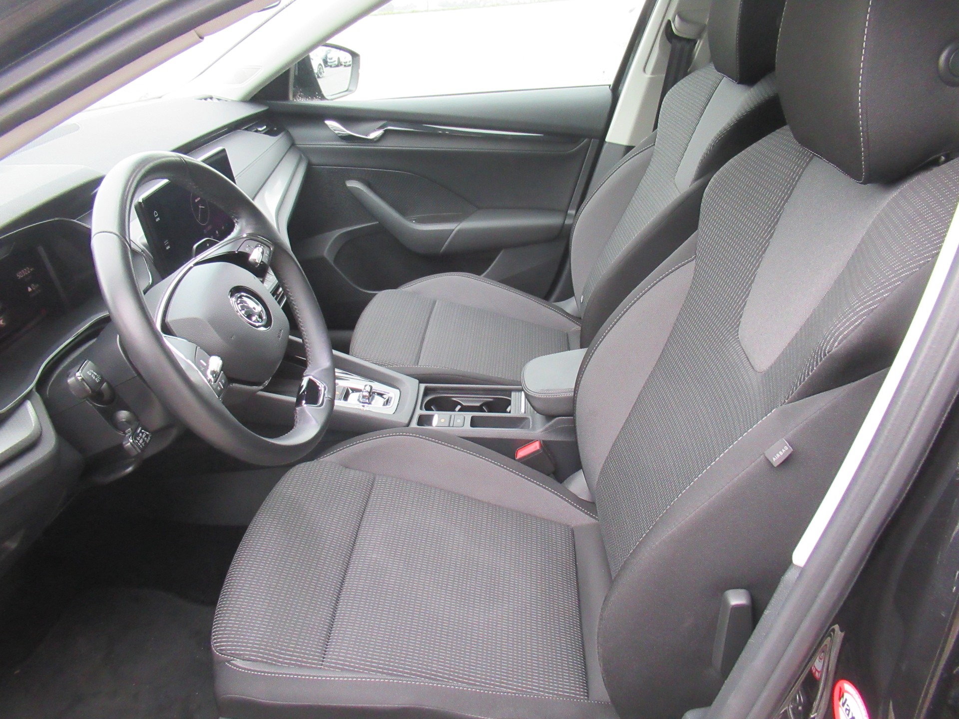 SKODA Octavia Combi 2.0 TDI DSG Ambition 4x4-image-8