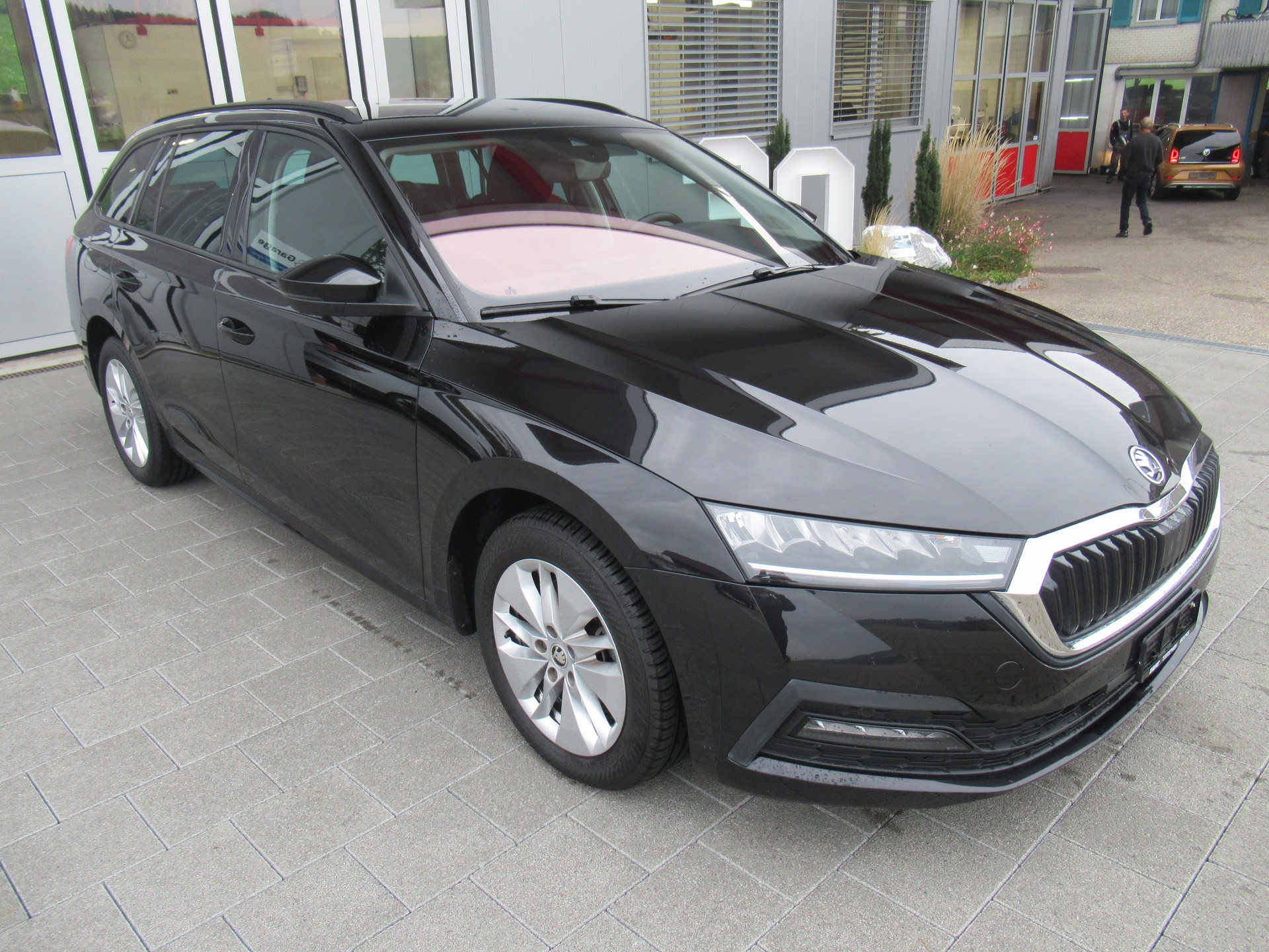 SKODA Octavia Combi 2.0 TDI DSG Ambition 4x4-image-1