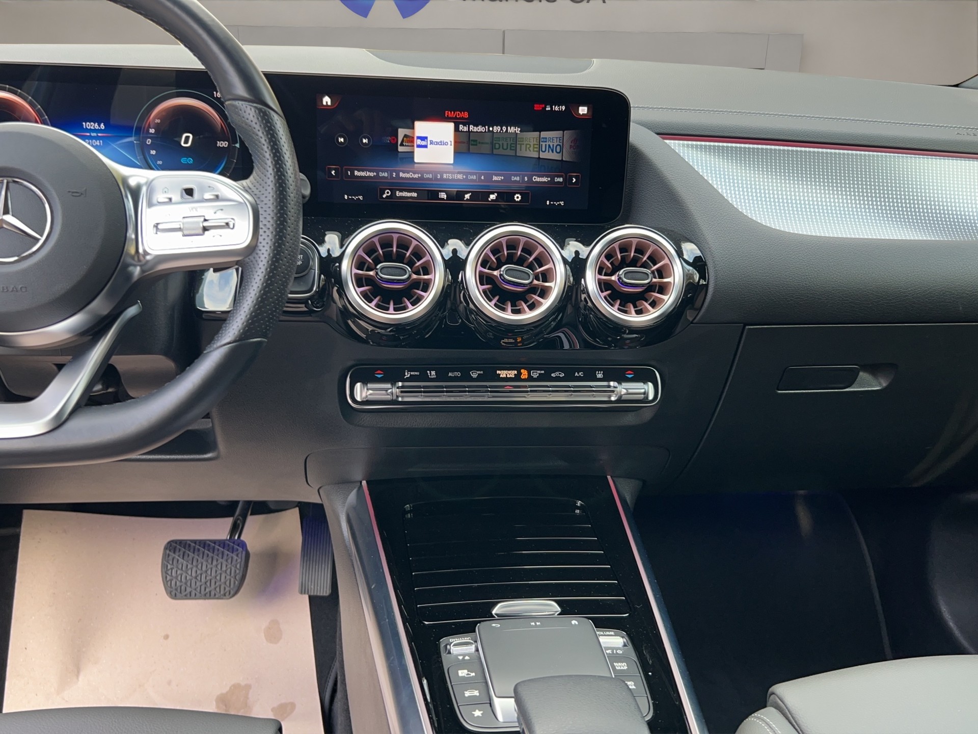 MERCEDES-BENZ EQA 250-image-13
