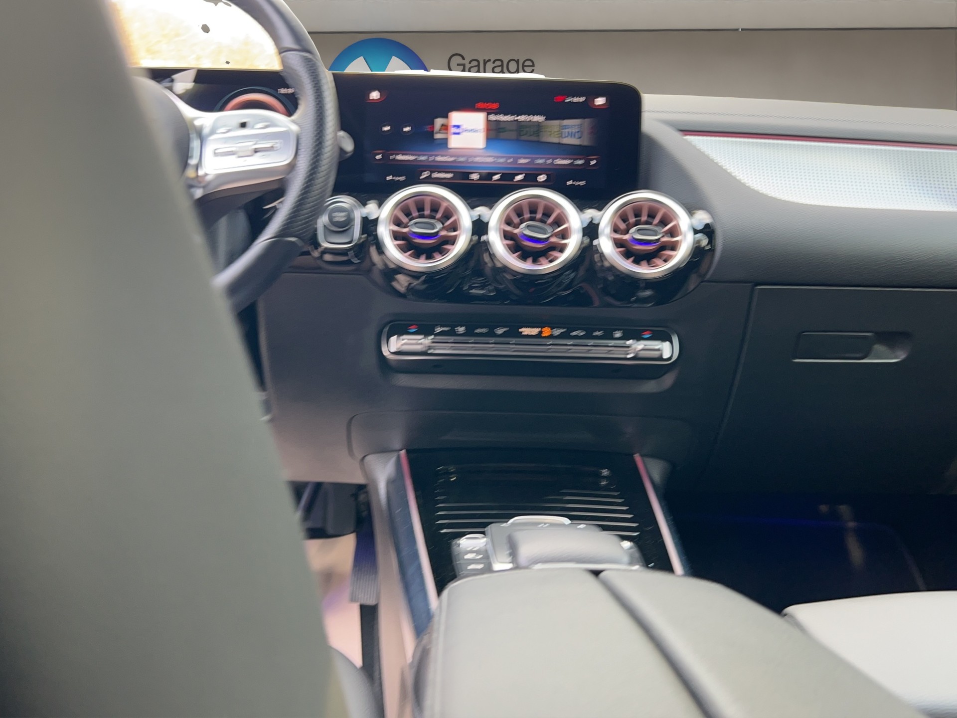 MERCEDES-BENZ EQA 250-image-14