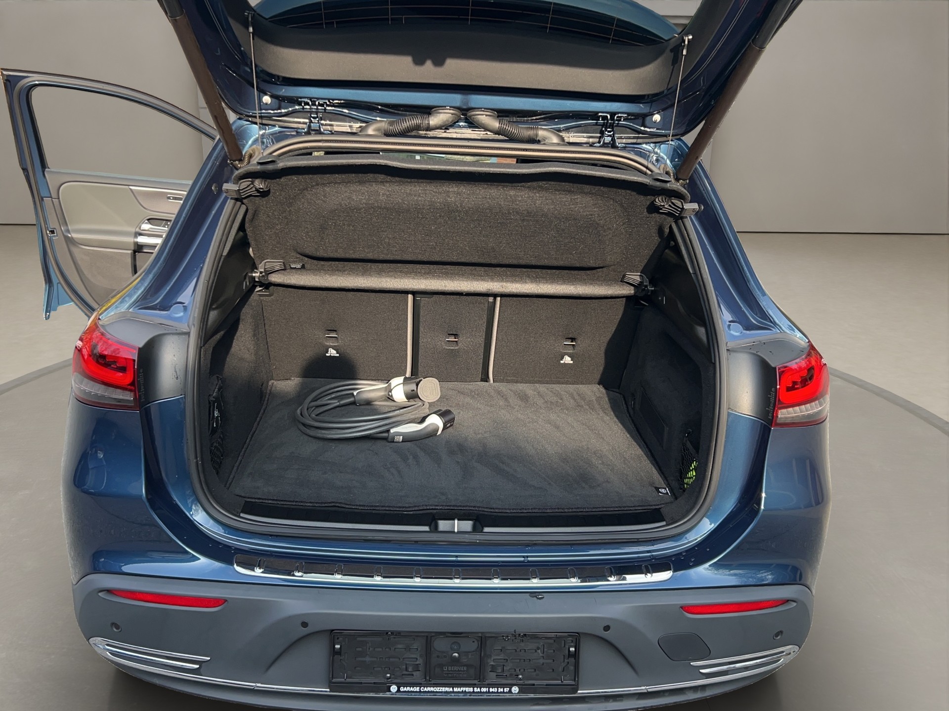 MERCEDES-BENZ EQA 250-image-17