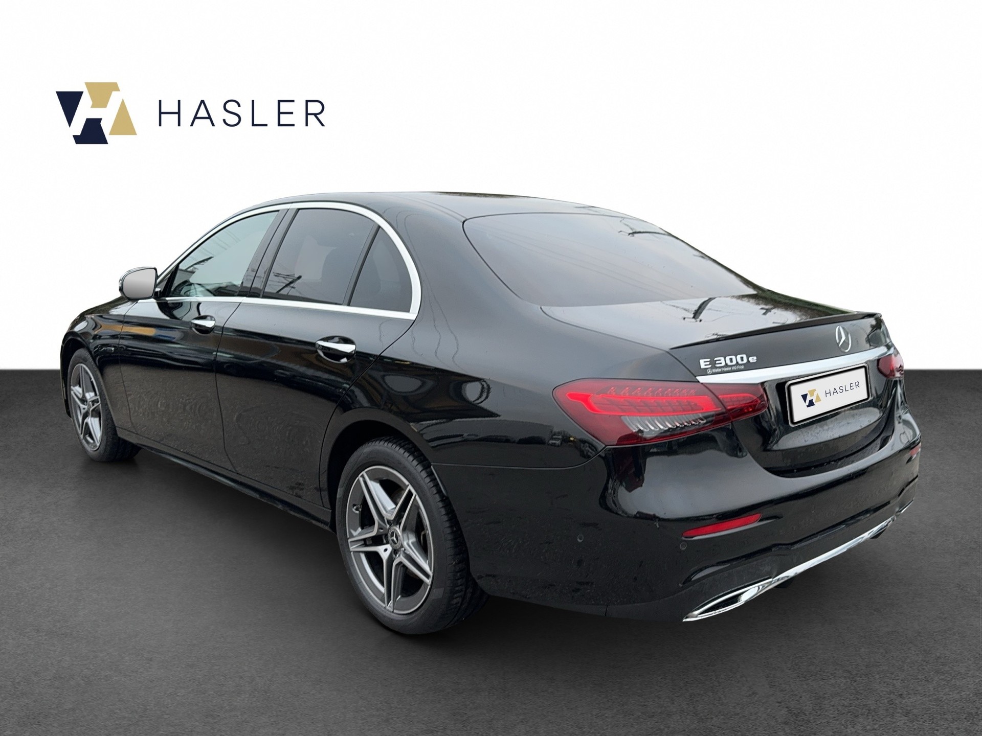 MERCEDES-BENZ E 300 e AMG Line 9G-Tronic-image-4