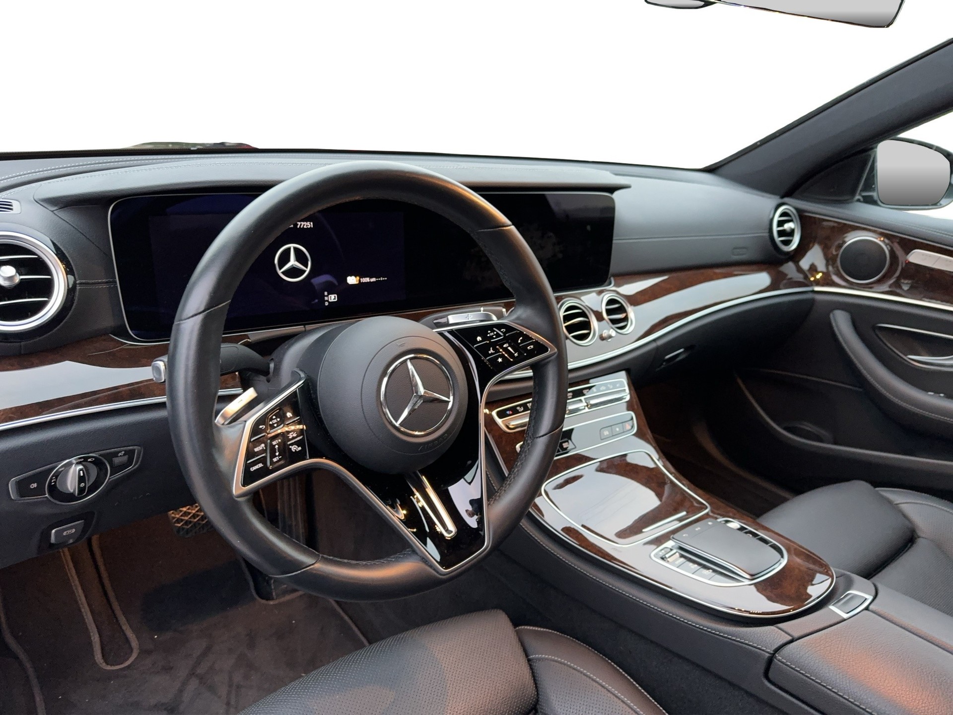 MERCEDES-BENZ E 300 e AMG Line 9G-Tronic-image-9