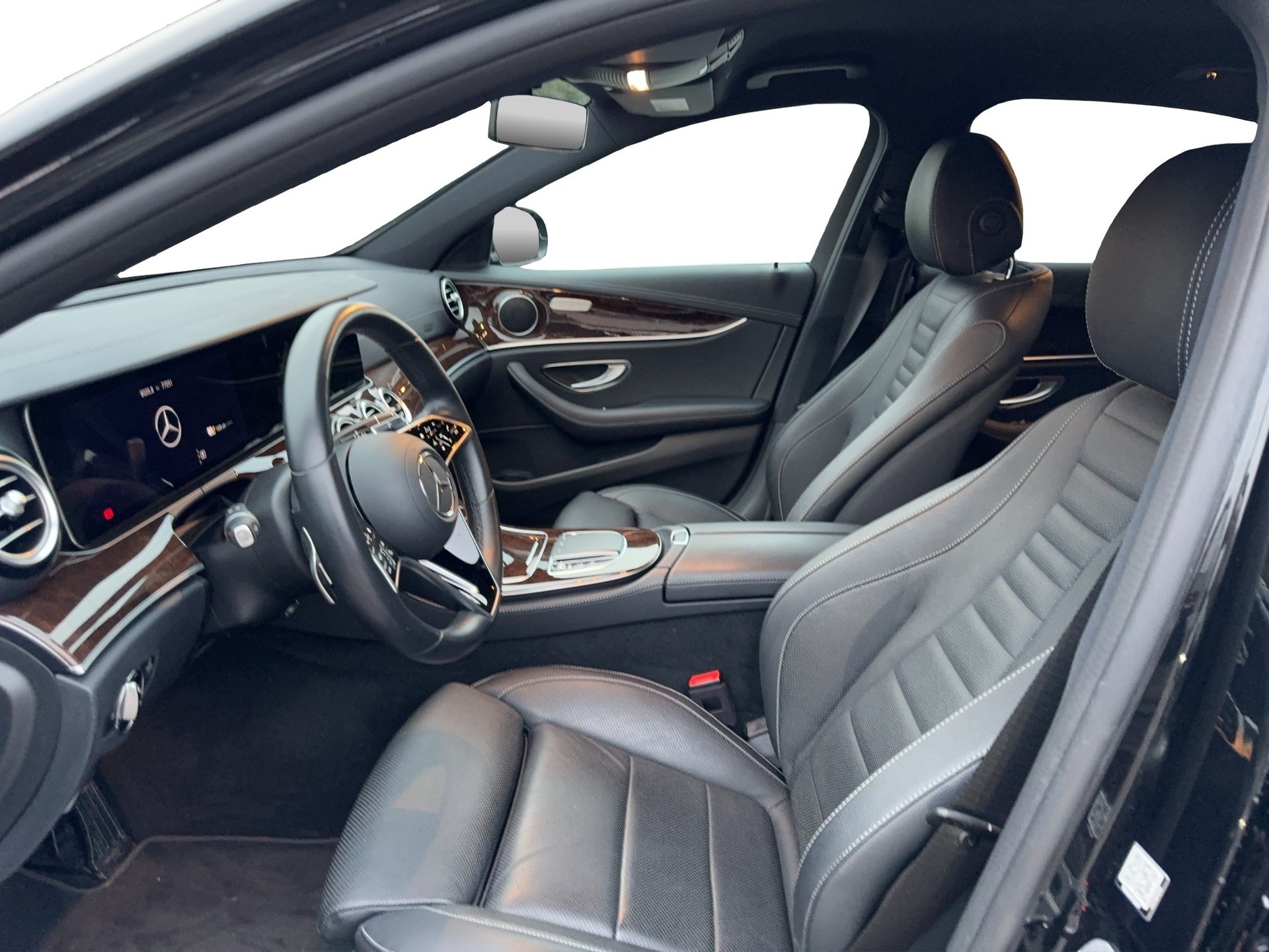 MERCEDES-BENZ E 300 e AMG Line 9G-Tronic-image-8
