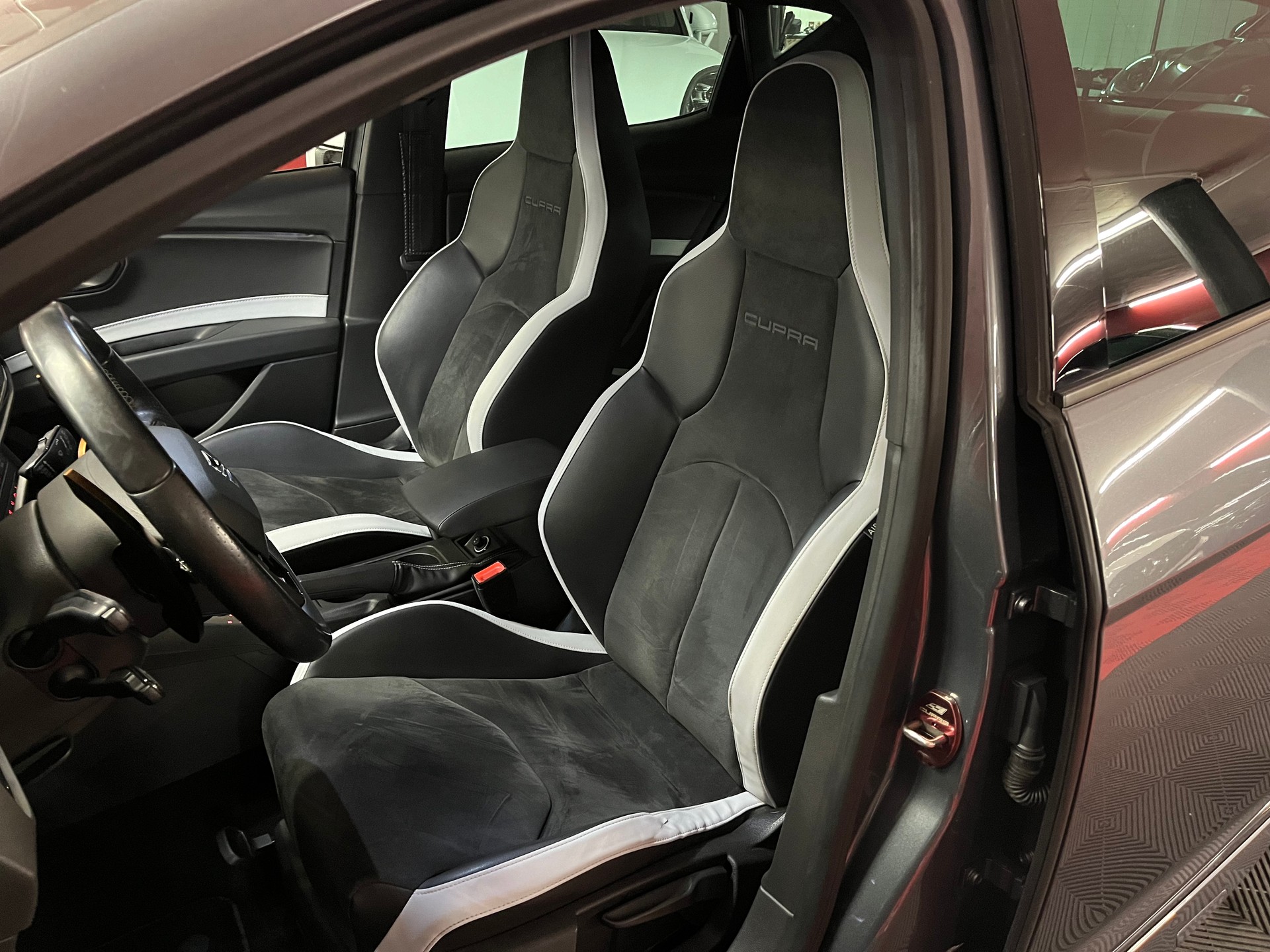 SEAT Leon 2.0 TSI Cupra 290 DSG-image-12