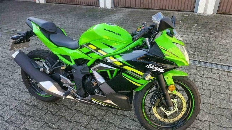 KAWASAKI Ninja 125 ABS
