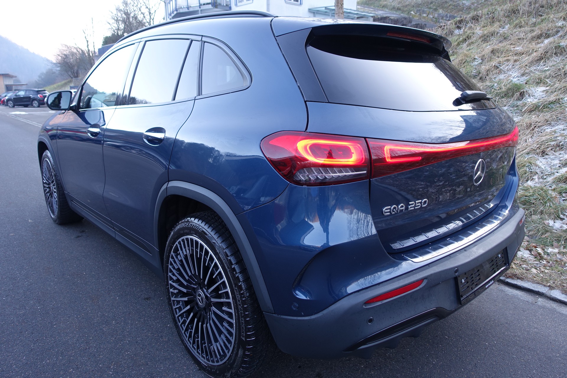 MERCEDES-BENZ EQA 250 AMG Line-image-13