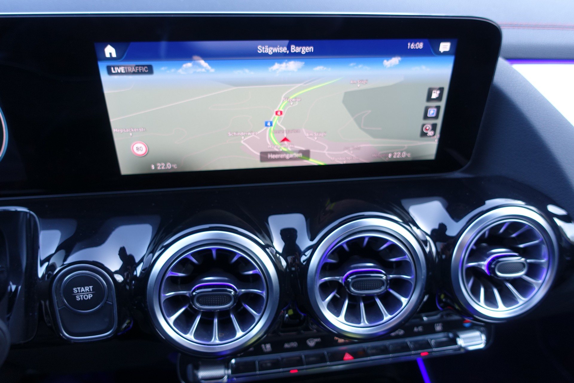 MERCEDES-BENZ EQA 250 AMG Line-image-9
