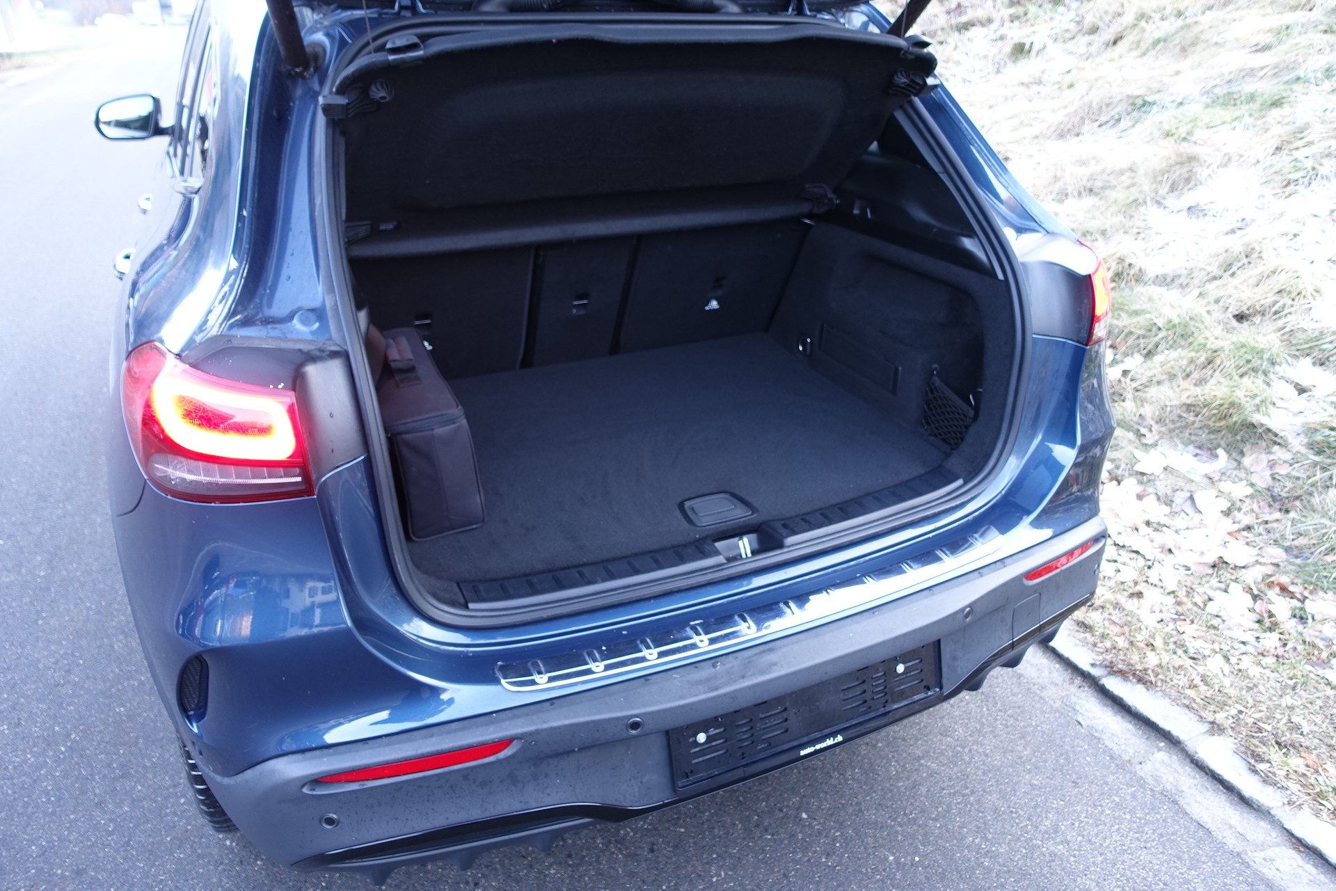 MERCEDES-BENZ EQA 250 AMG Line-image-15