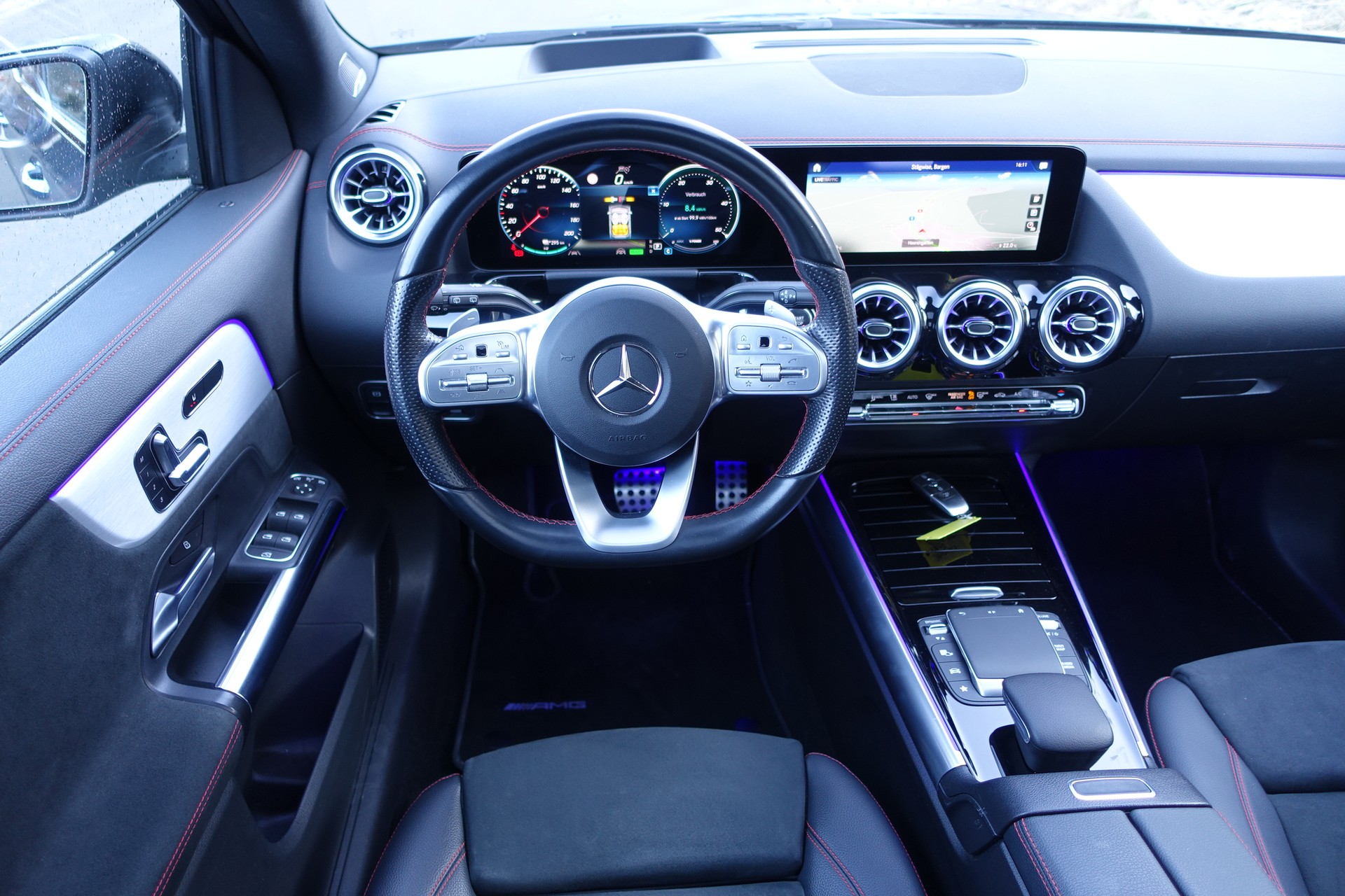 MERCEDES-BENZ EQA 250 AMG Line-image-2