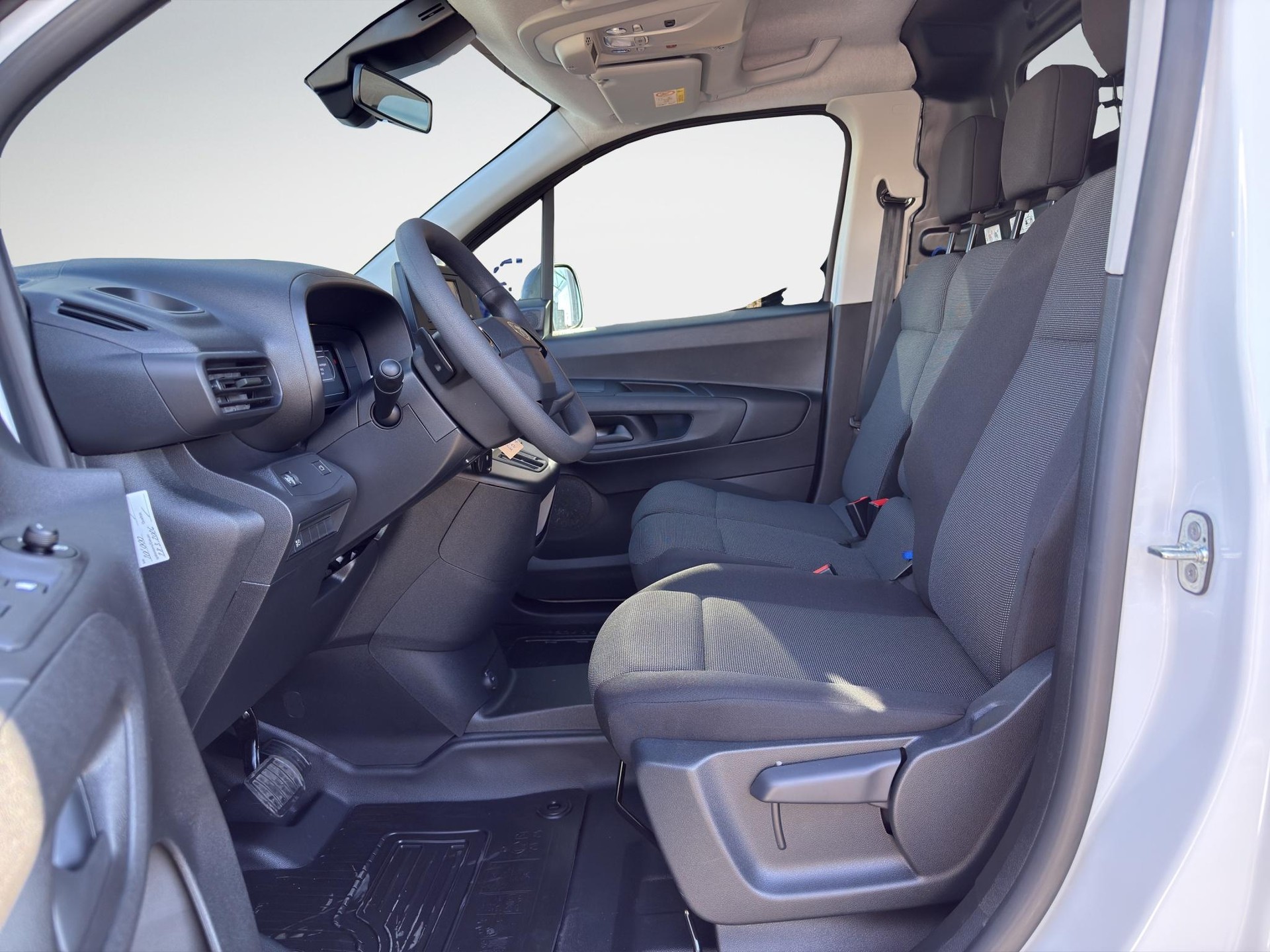 TOYOTA PROACE CITY Van L1 52KWh Active-image-8