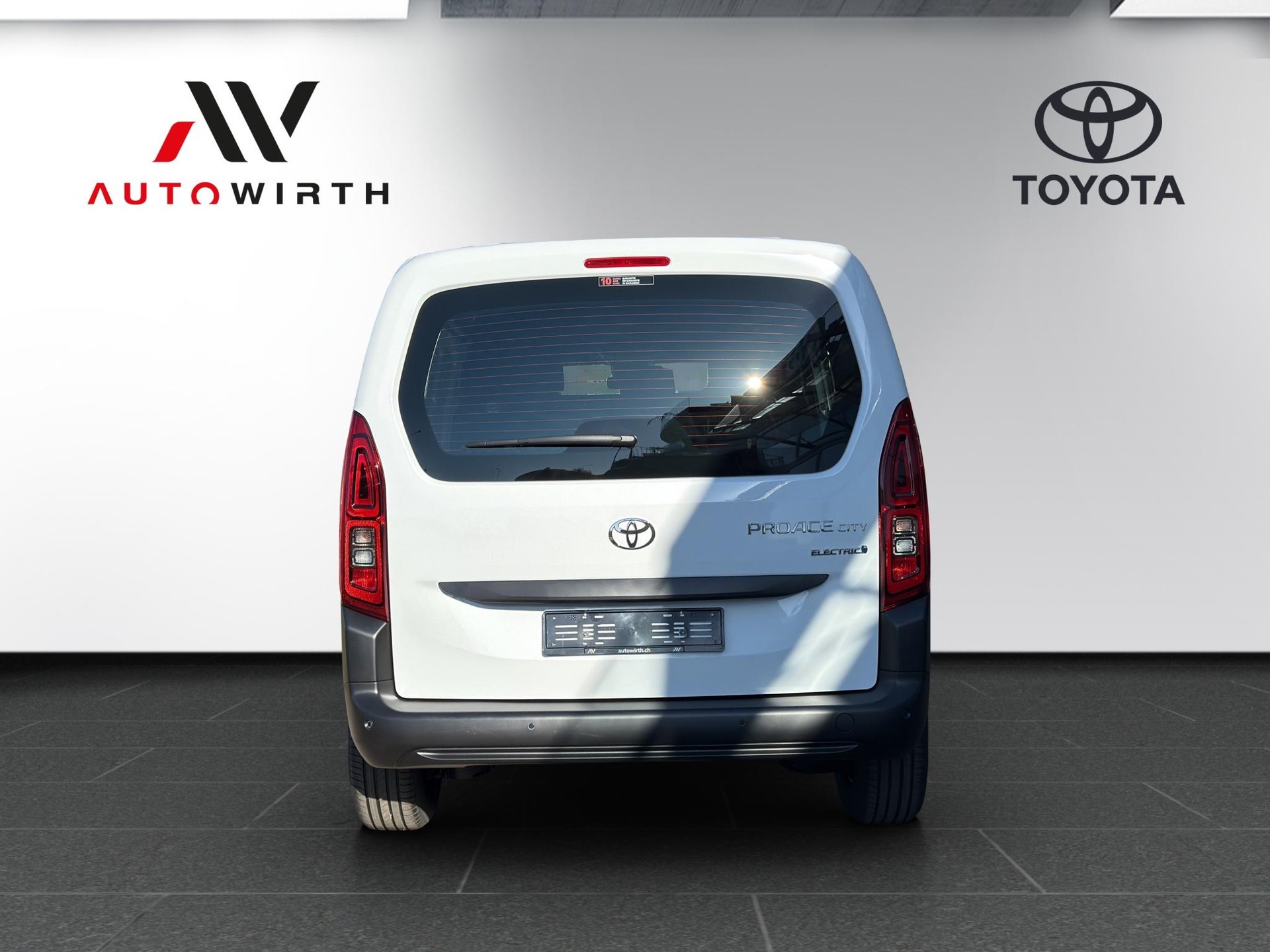 TOYOTA PROACE CITY Van L1 52KWh Active-image-5