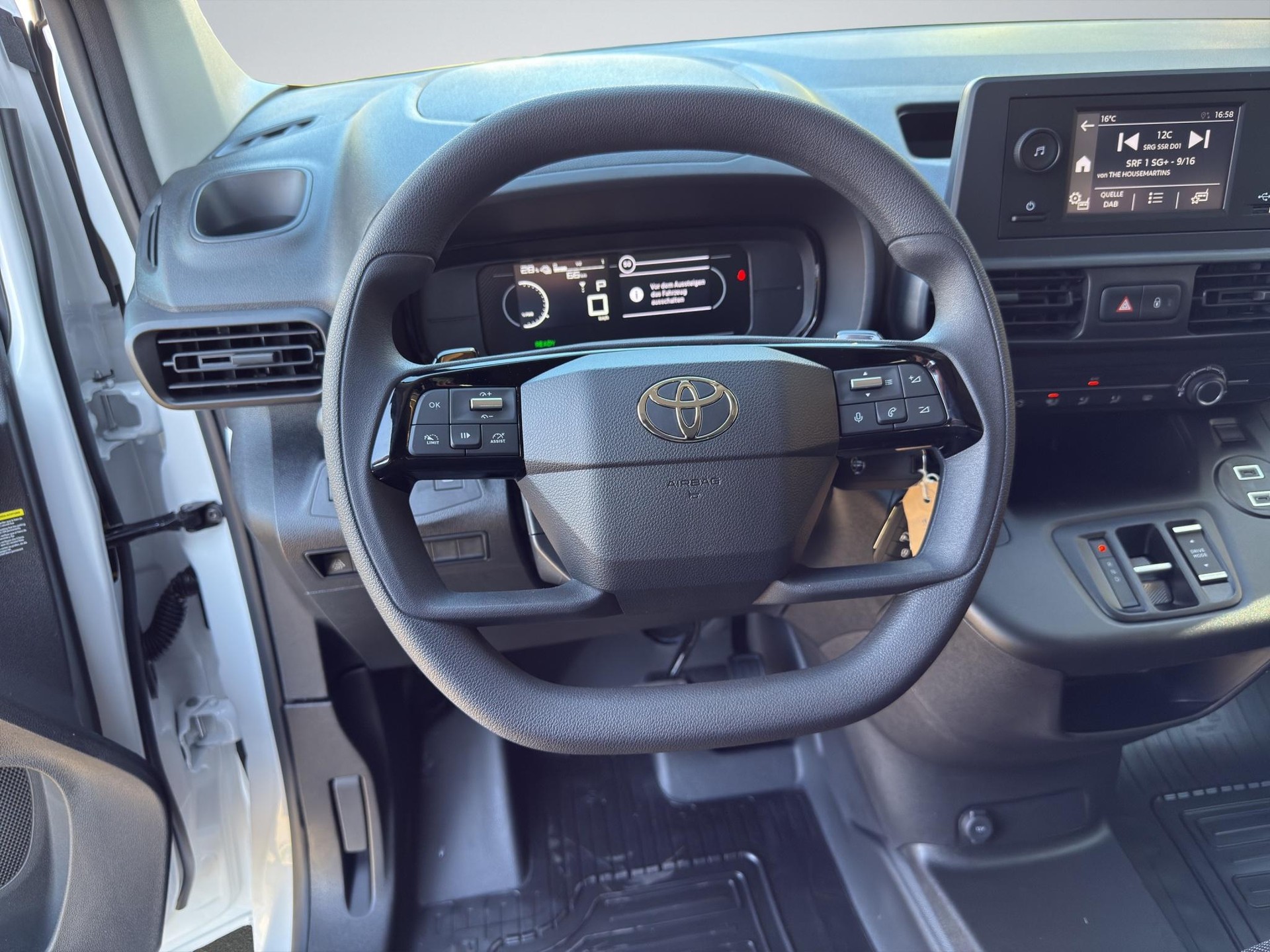 TOYOTA PROACE CITY Van L1 52KWh Active-image-9