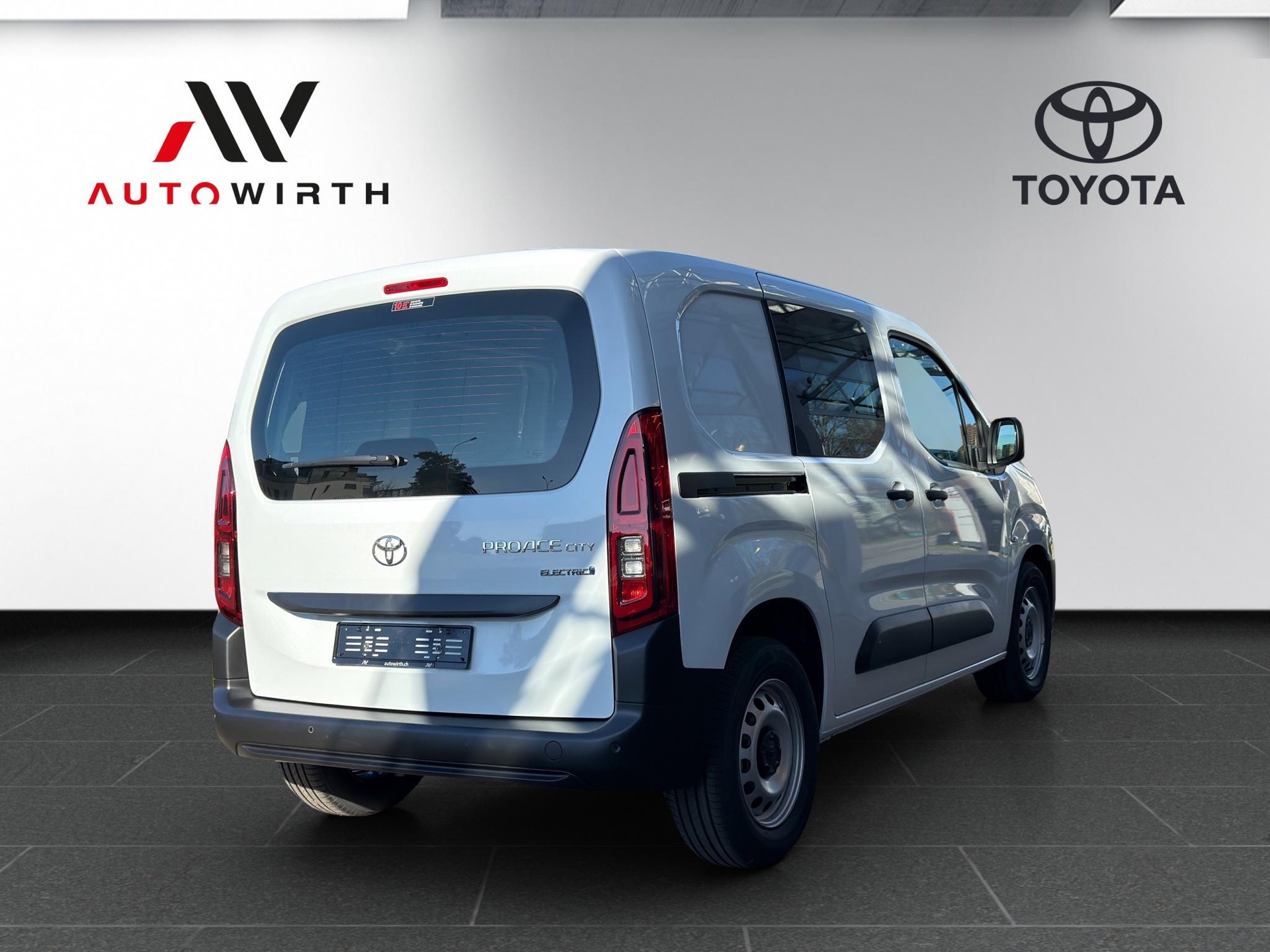 TOYOTA PROACE CITY Van L1 52KWh Active-image-4