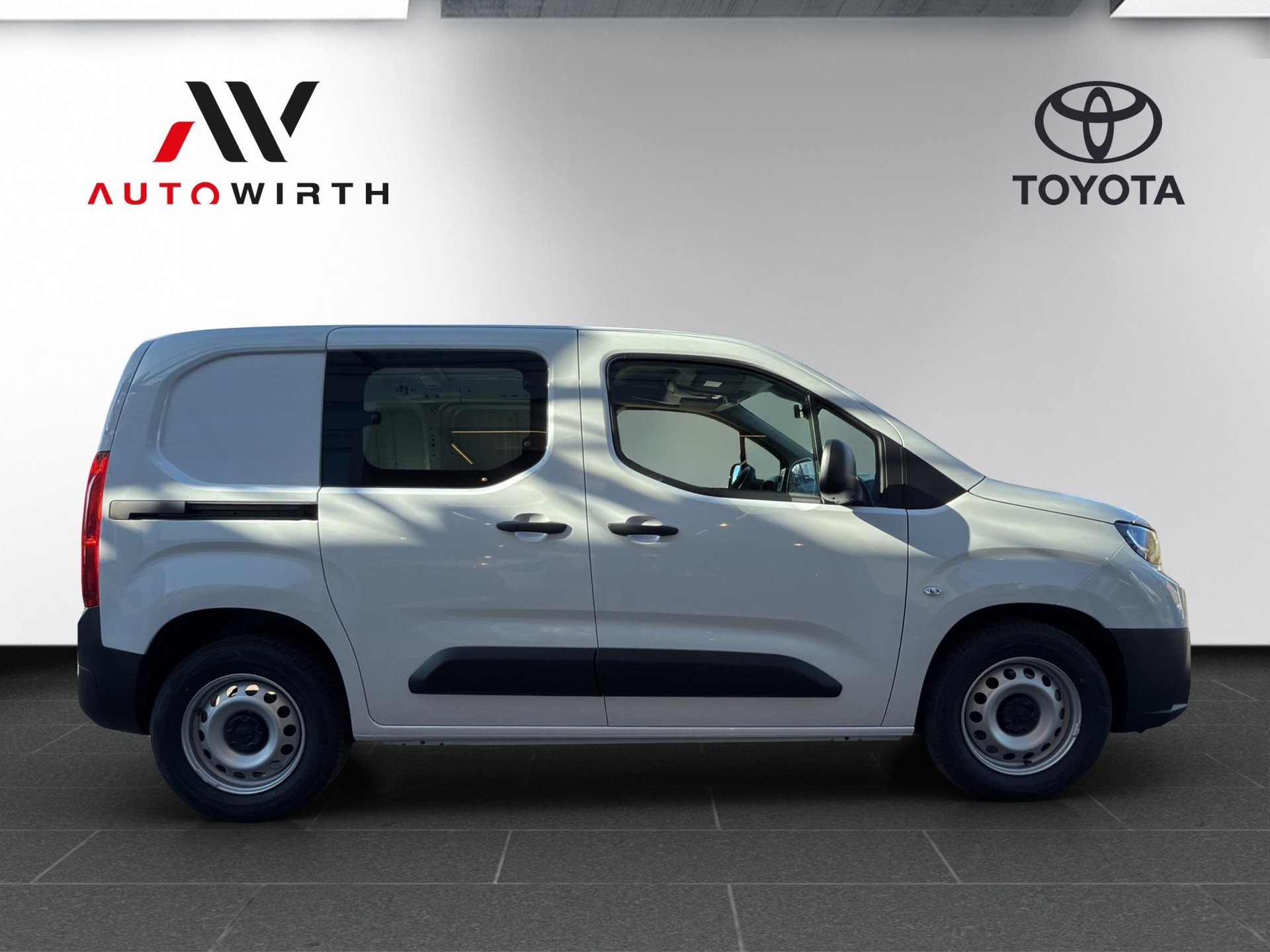 TOYOTA PROACE CITY Van L1 52KWh Active-image-3