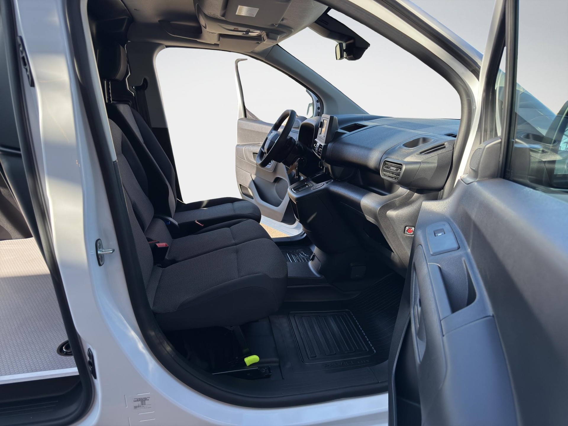 TOYOTA PROACE CITY Van L1 52KWh Active-image-15