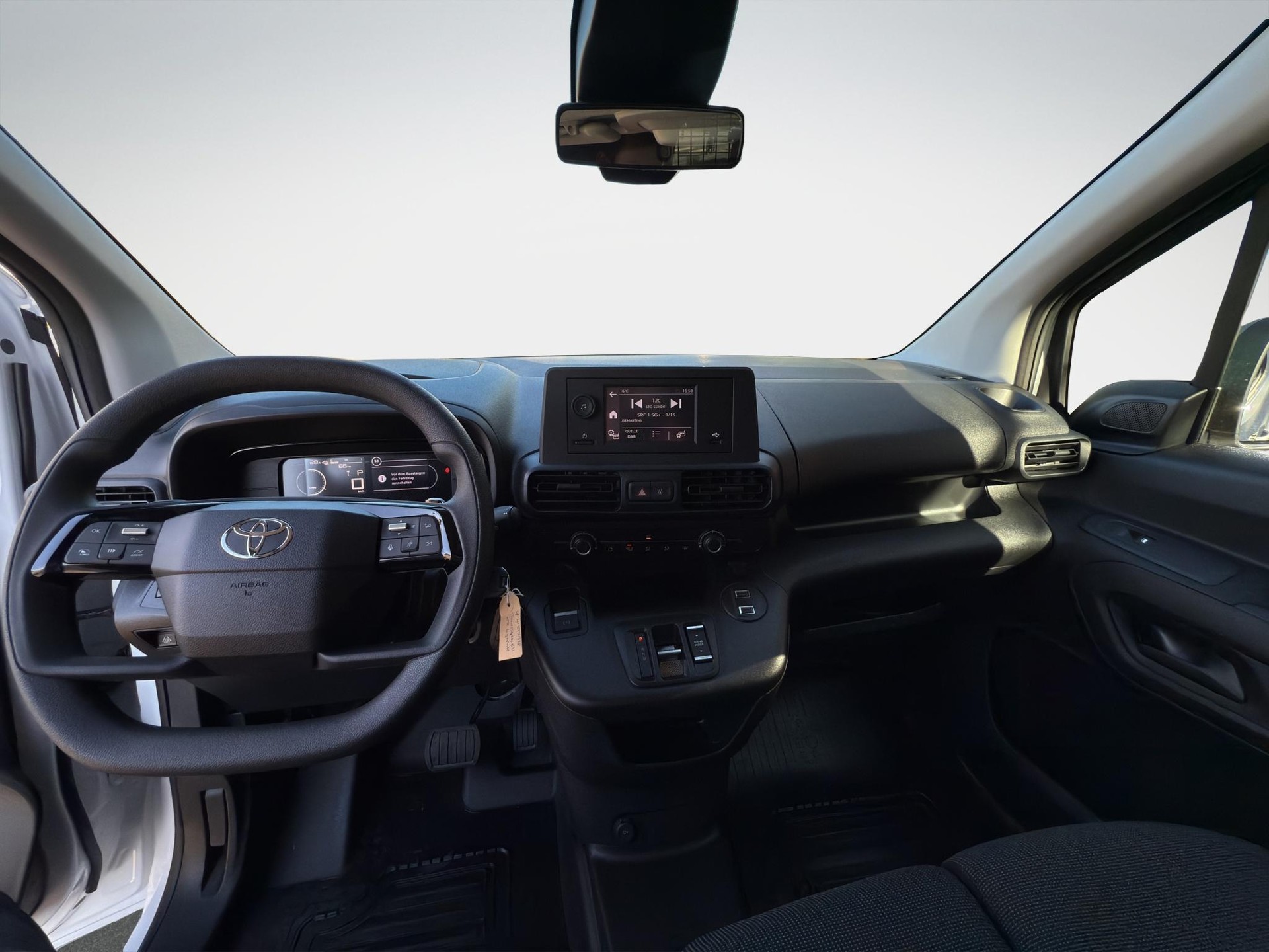 TOYOTA PROACE CITY Van L1 52KWh Active-image-11